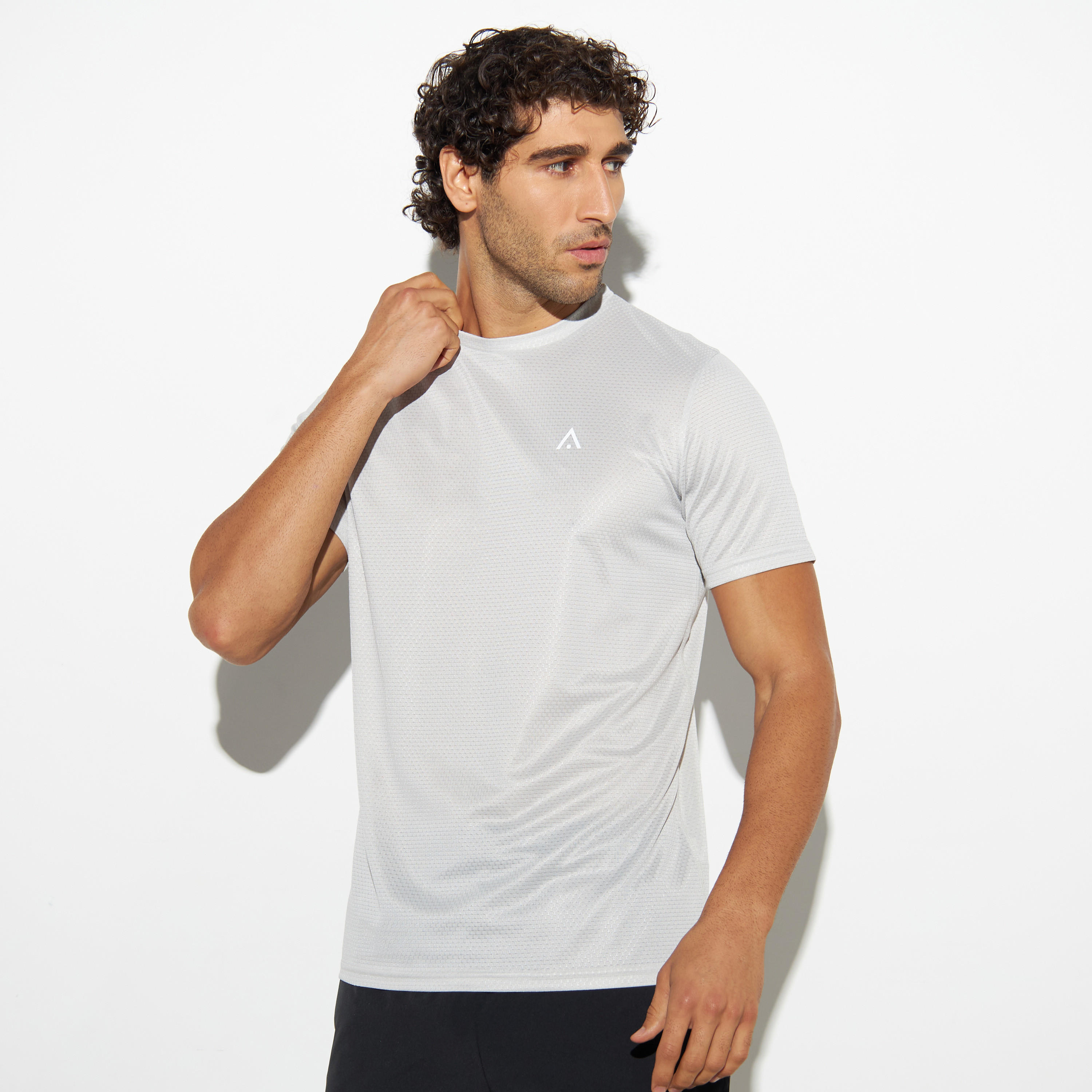 تيشيرت بيرفورمانس بارز الملمس بياقة ضيّقة وأكمام قصيرة-men-clothing-sportswearandactivewear-tshirtsandpolos-image-4