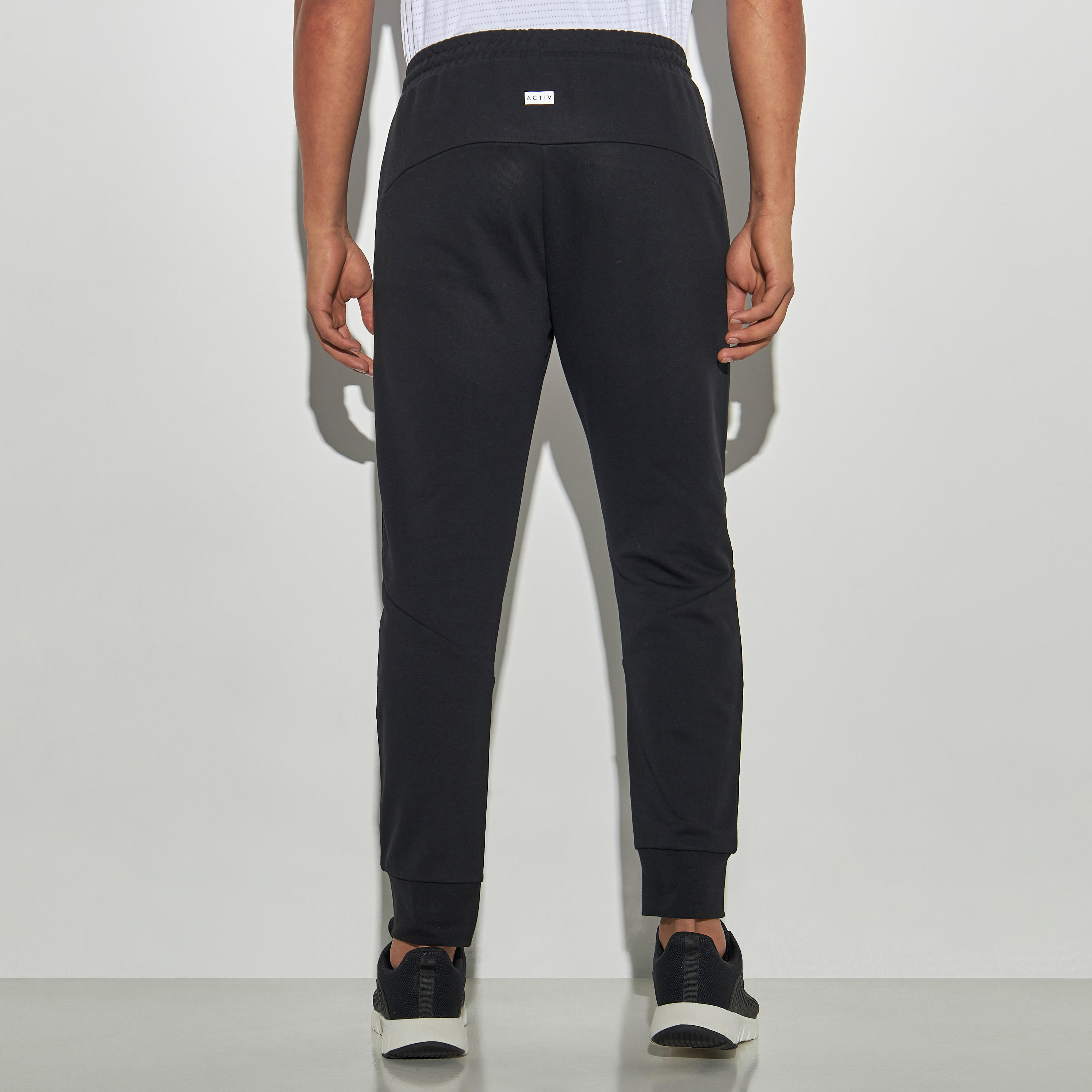 بنطلون رياضي بيرفورمانس برباط إغلاق وجيوب وطبعات-men-clothing-sportswearandactivewear-bottoms-image-2