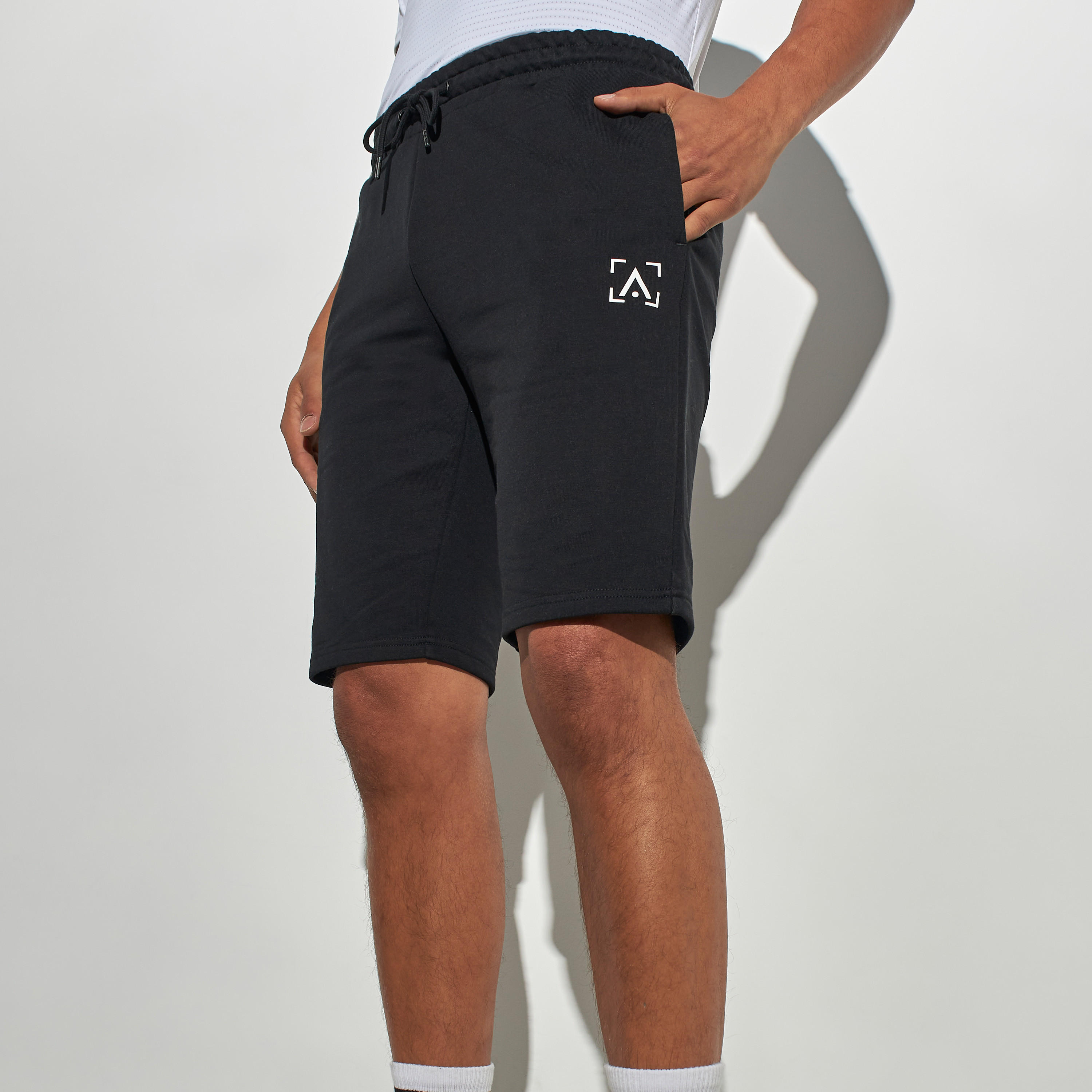 شورت سادة بيرفورمانس برباط إغلاق وجيوب وطبعات-men-clothing-bottoms-shorts-image-4