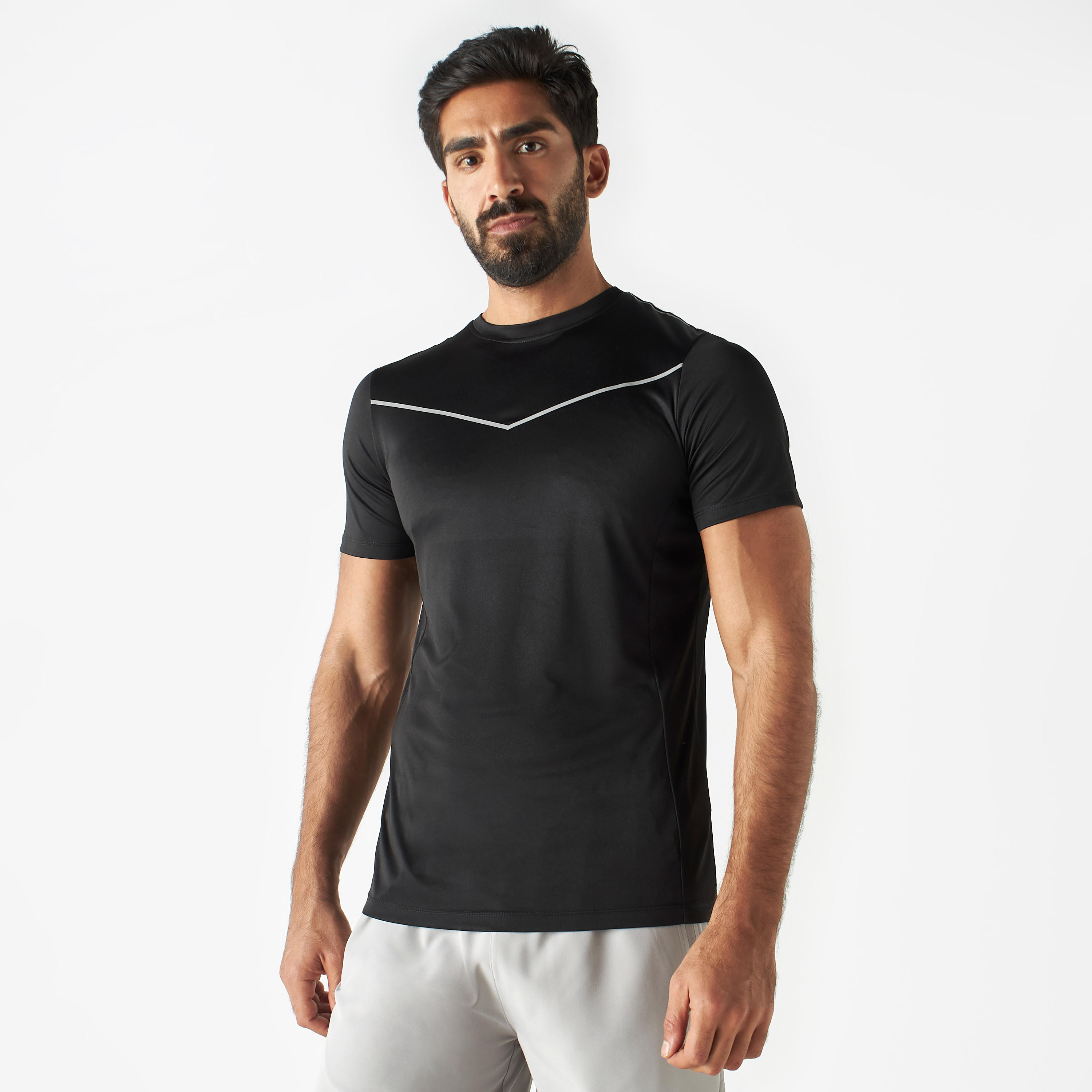 تيشيرت بيرفورمانس سادة بياقة ضيّقة وأكمام قصيرة-men-clothing-sportswearandactivewear-tshirtsandpolos-image-4