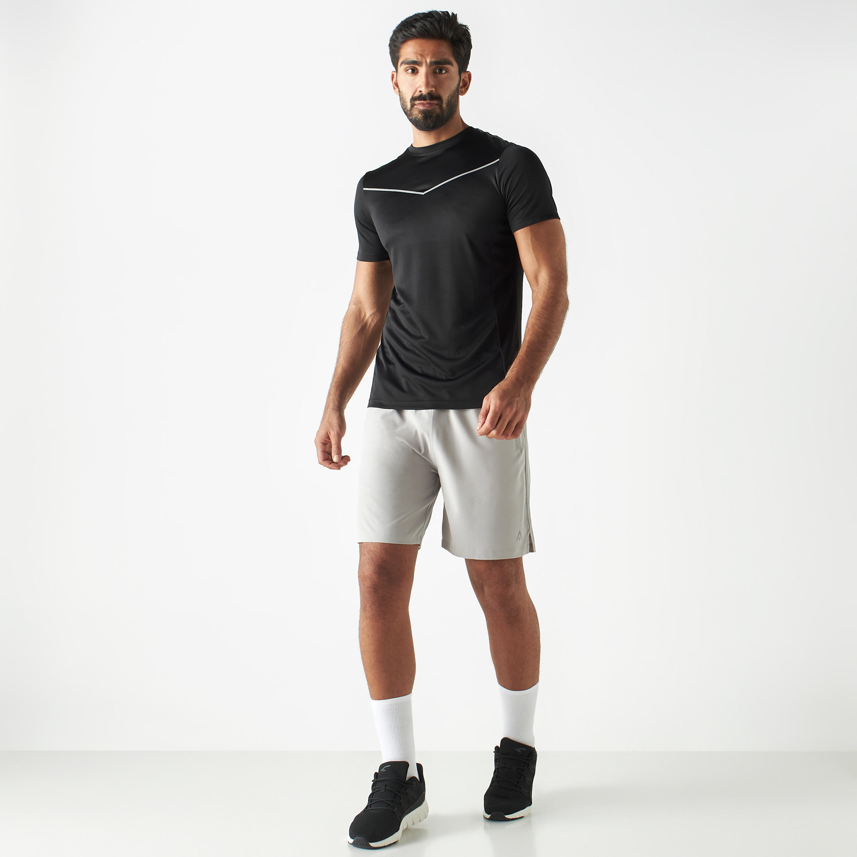 تيشيرت بيرفورمانس سادة بياقة ضيّقة وأكمام قصيرة-men-clothing-sportswearandactivewear-tshirtsandpolos-image-3