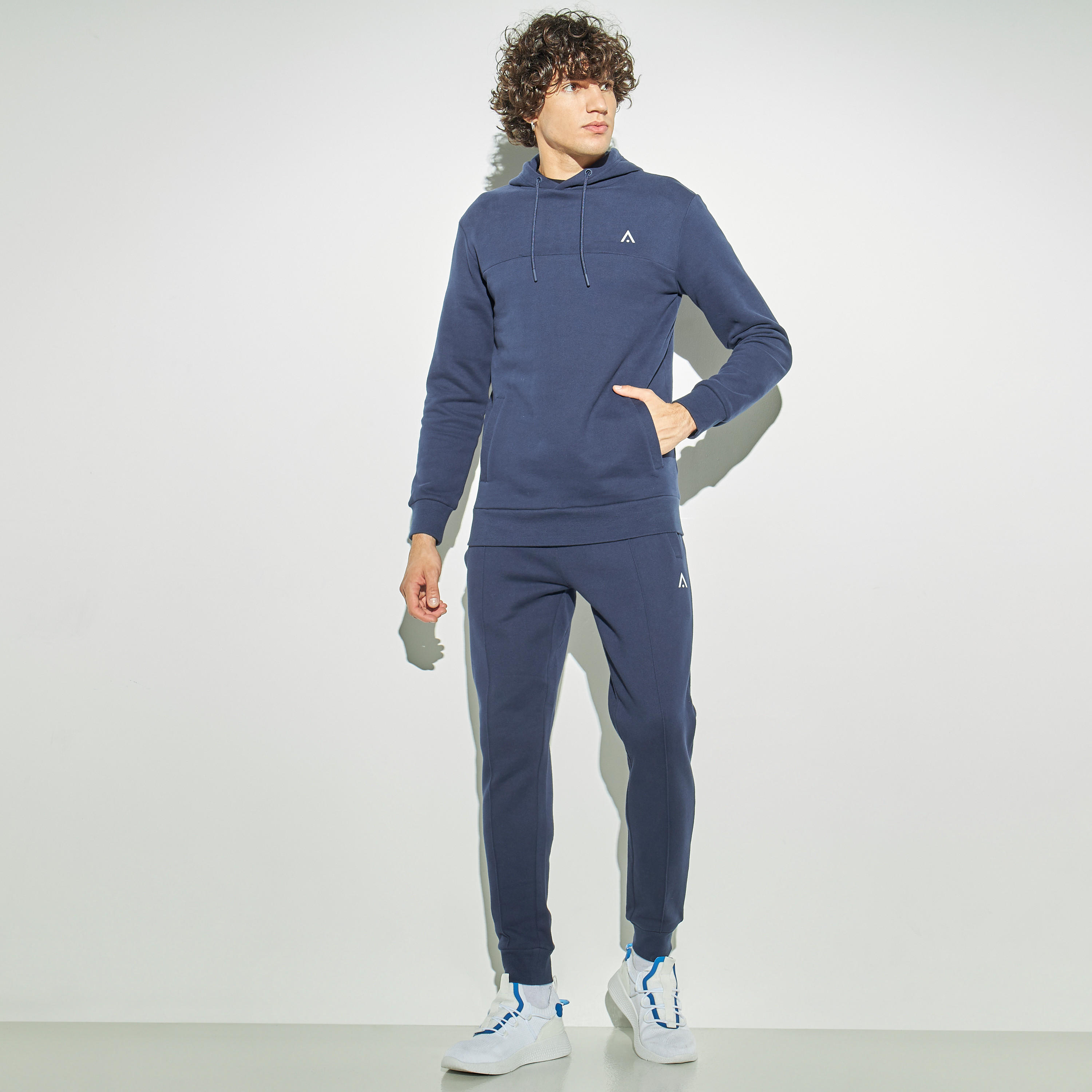 بنطلون رياضي برباط إغلاق وجيوب وطبعات-men-clothing-sportswearandactivewear-tracksuits-image-4