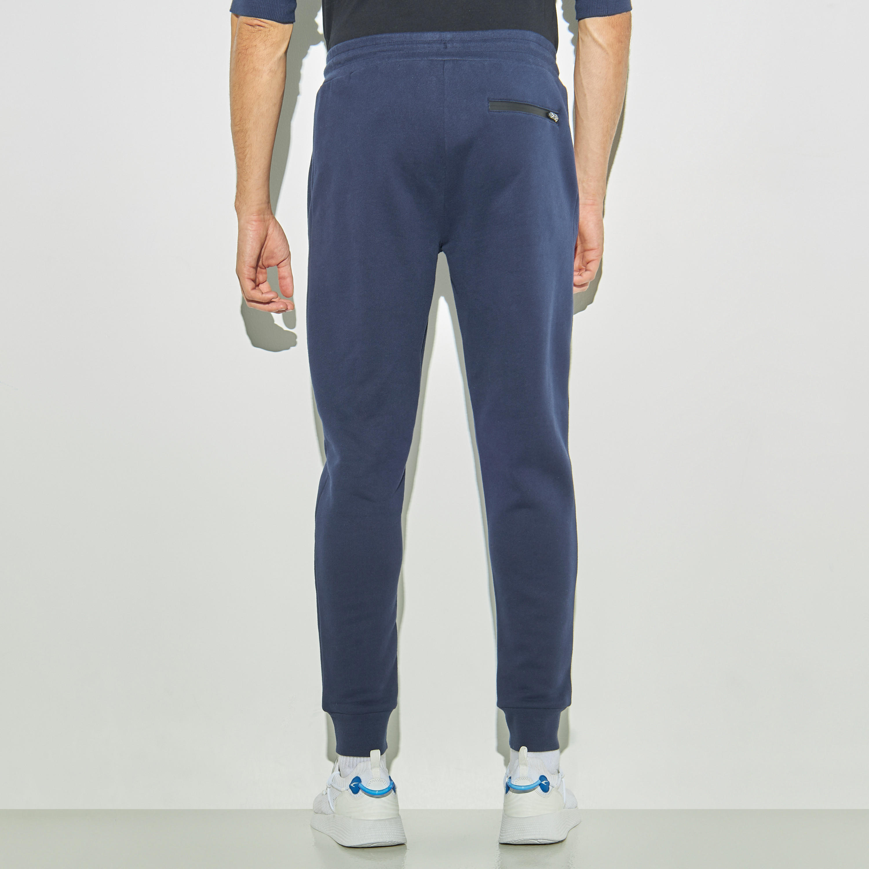 بنطلون رياضي برباط إغلاق وجيوب وطبعات-men-clothing-sportswearandactivewear-tracksuits-image-3