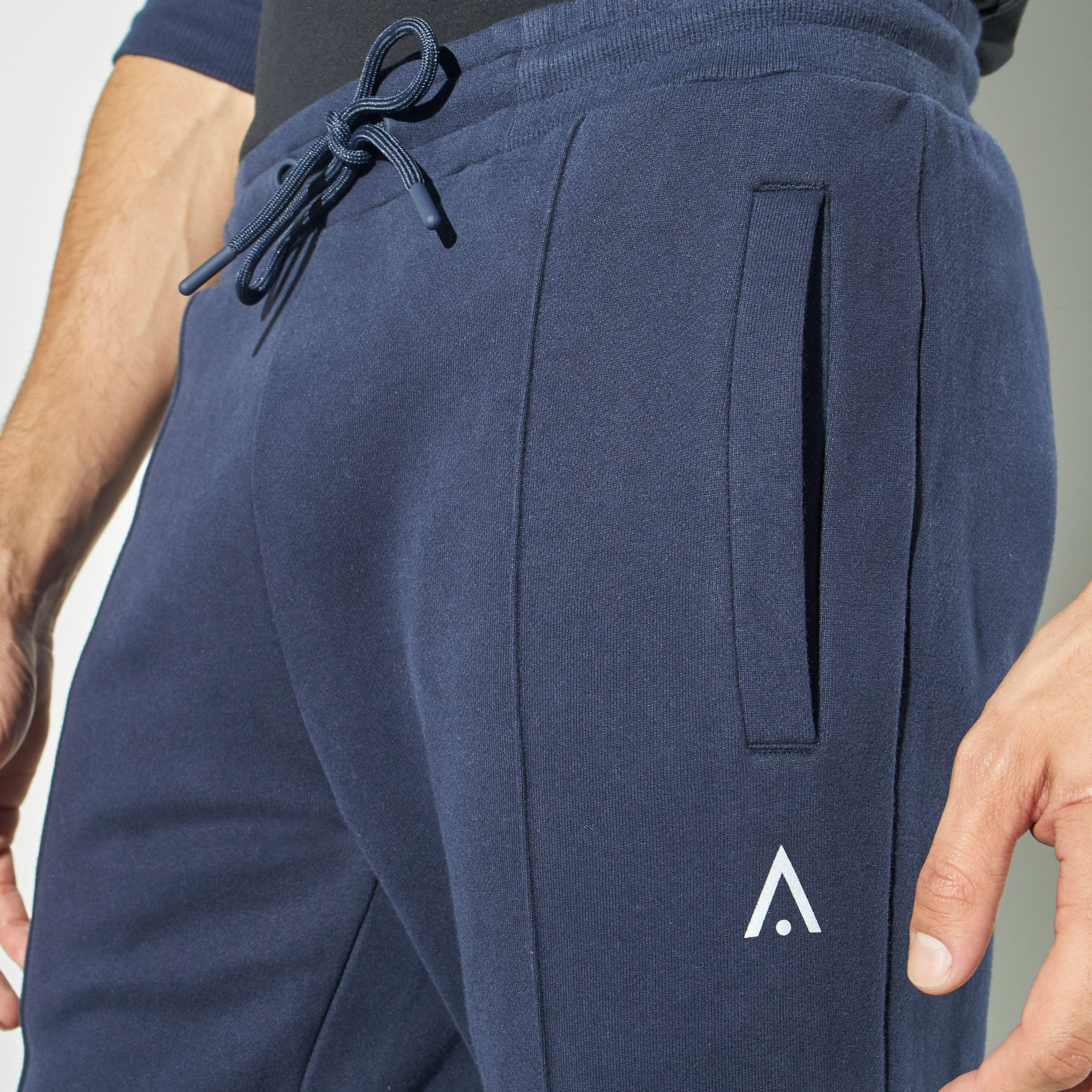 بنطلون رياضي برباط إغلاق وجيوب وطبعات-men-clothing-sportswearandactivewear-tracksuits-image-2