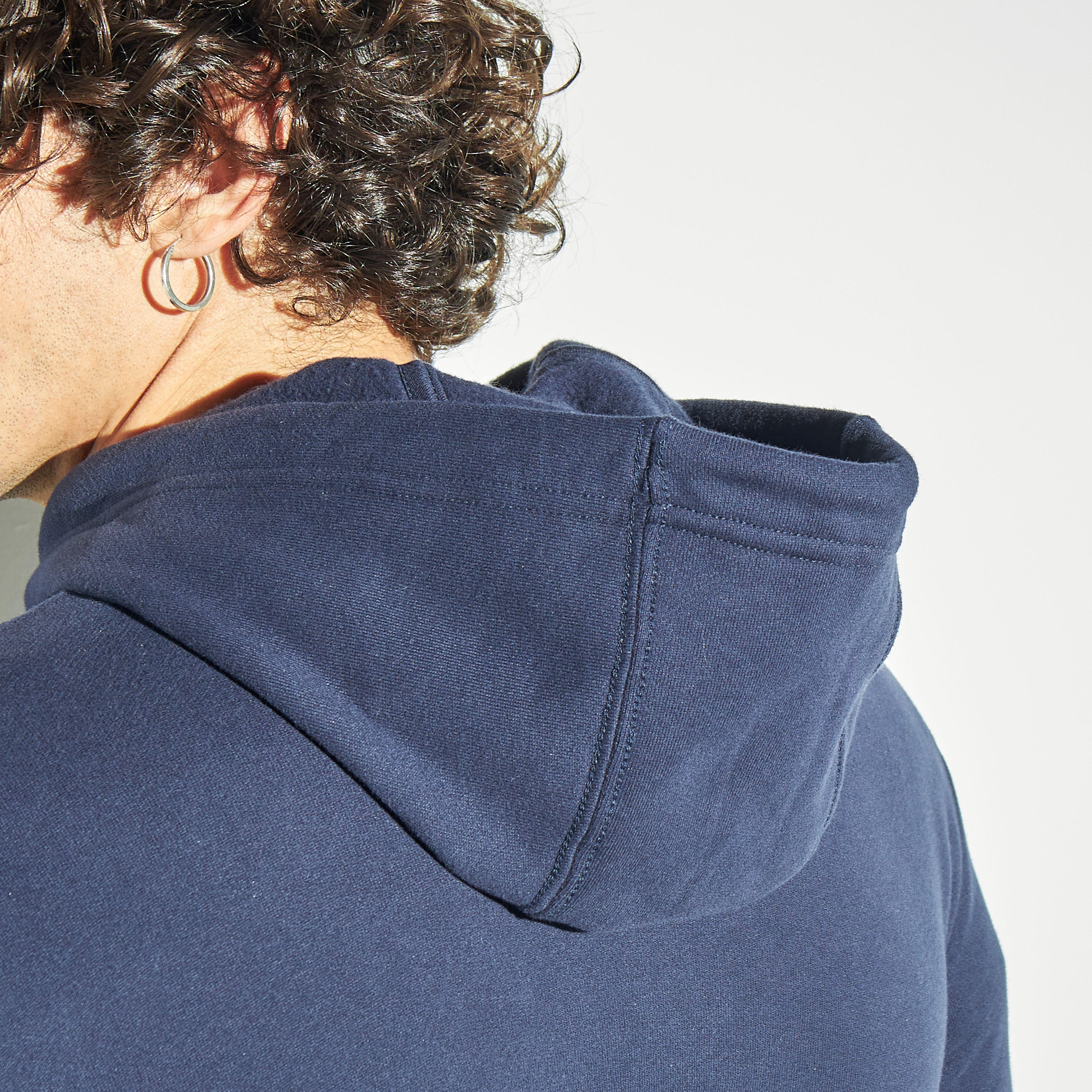 هودي سادة بأكمام طويلة وجيوب-men-winterwear-hoodiesandsweatshirts-image-1
