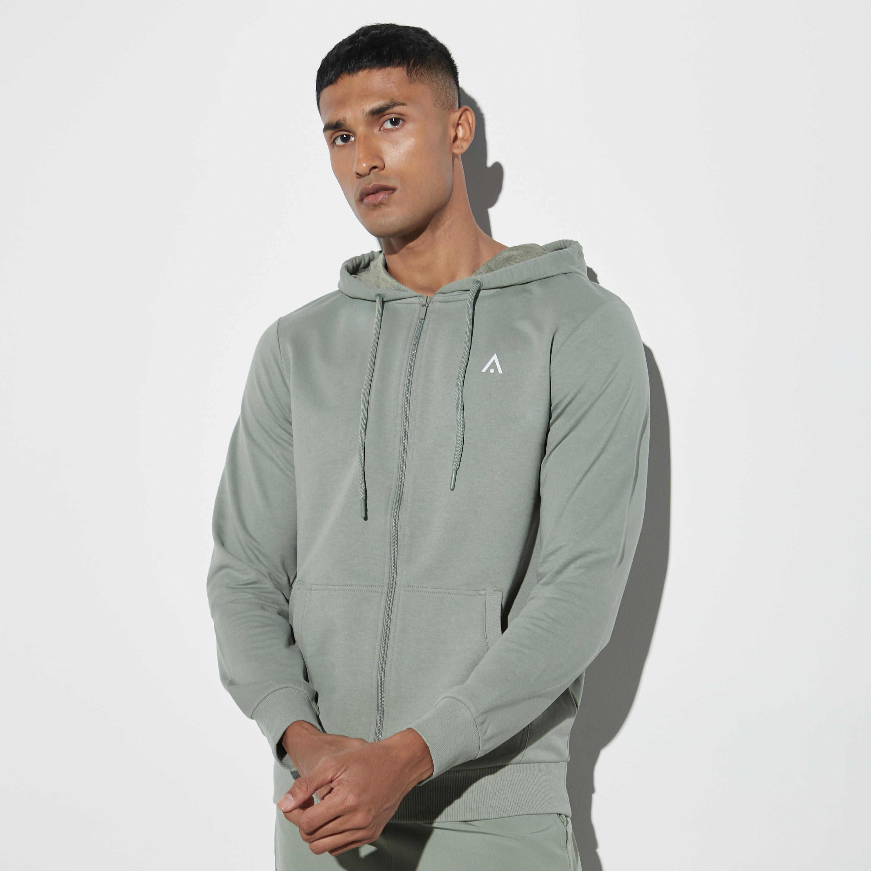 هودي سادة بسحاب وجيب كنغر-men-winterwear-hoodiesandsweatshirts-image-5