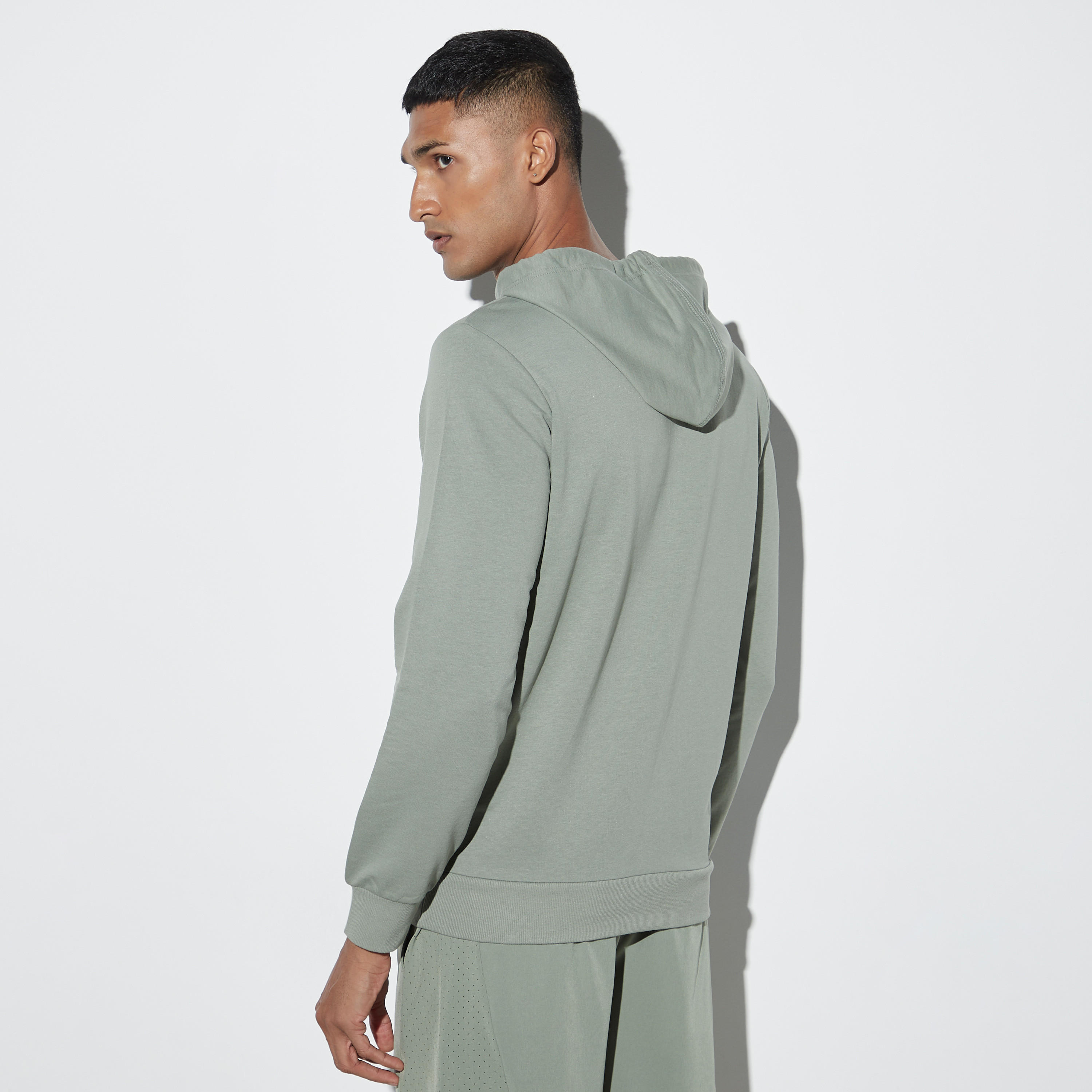 هودي سادة بسحاب وجيب كنغر-men-winterwear-hoodiesandsweatshirts-image-3