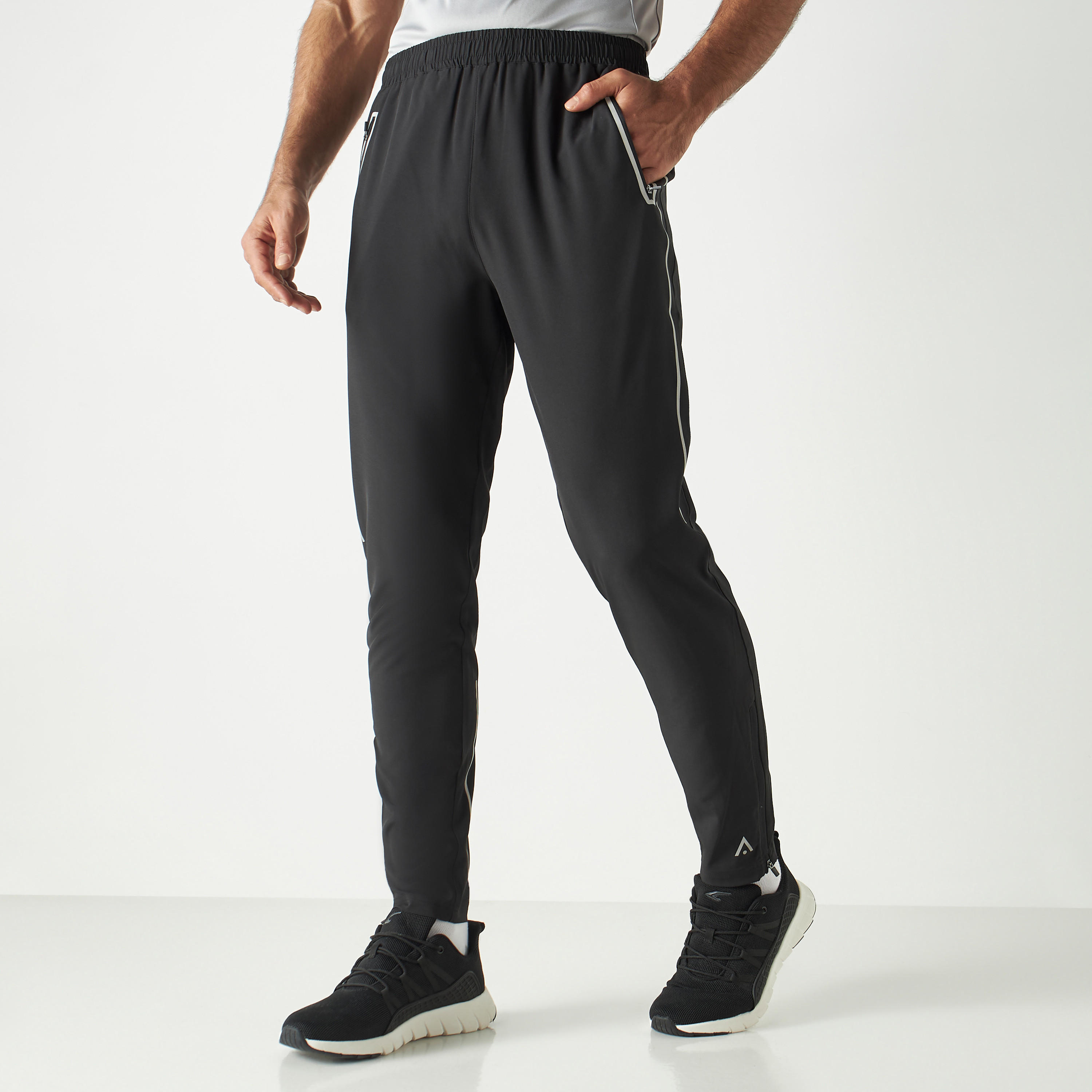 بنطلون رياضي سادة بخصر مطاطي وجيوب-men-clothing-sportswearandactivewear-tracksuits-image-5