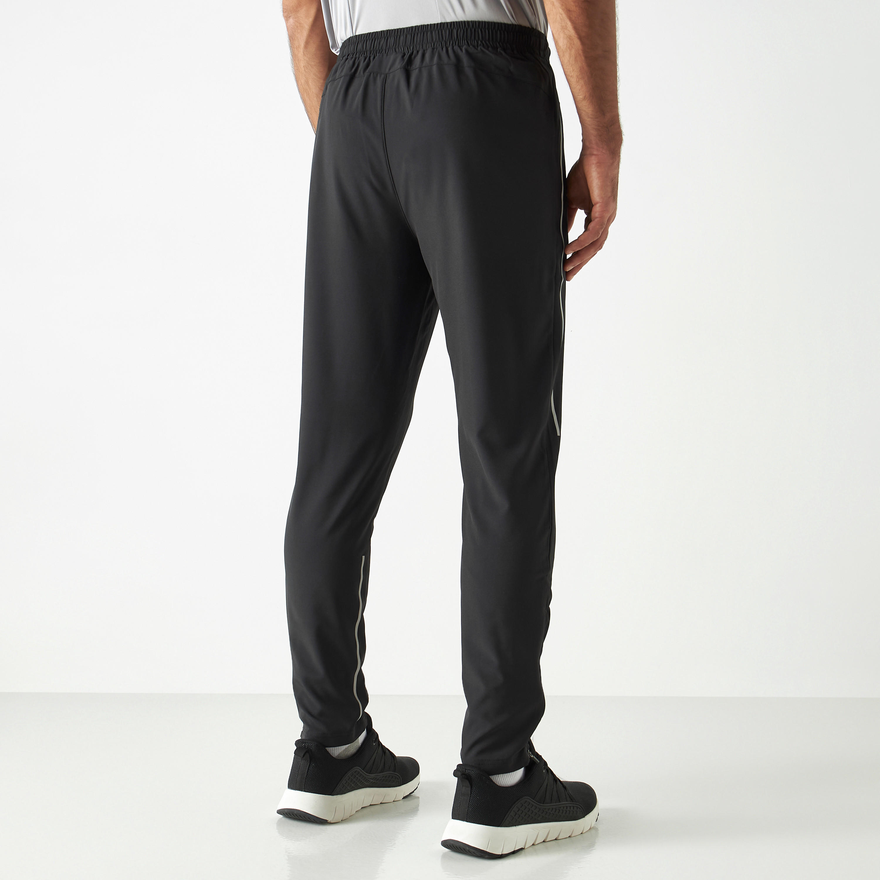 بنطلون رياضي سادة بخصر مطاطي وجيوب-men-clothing-sportswearandactivewear-tracksuits-image-3