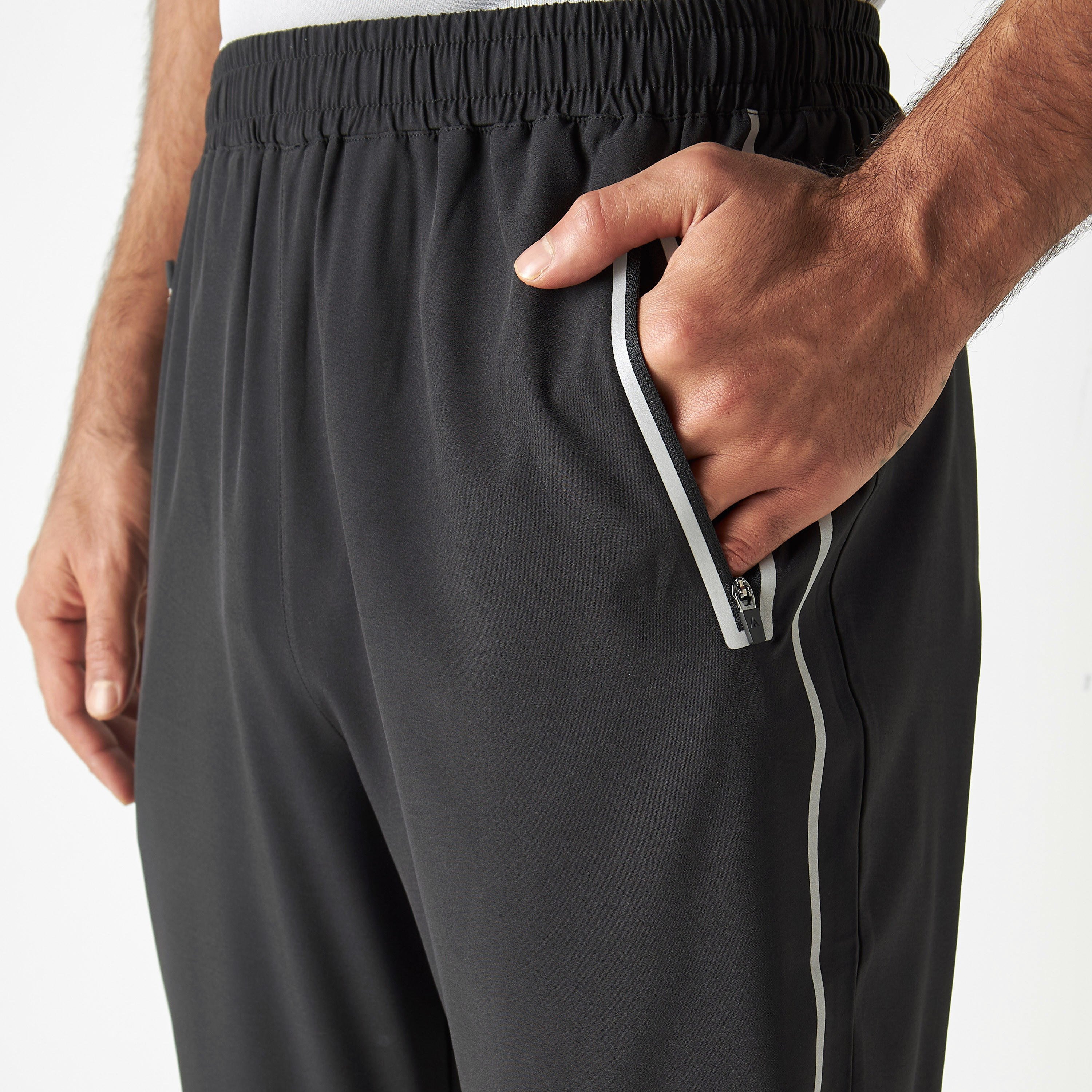 بنطلون رياضي سادة بخصر مطاطي وجيوب-men-clothing-sportswearandactivewear-tracksuits-image-2