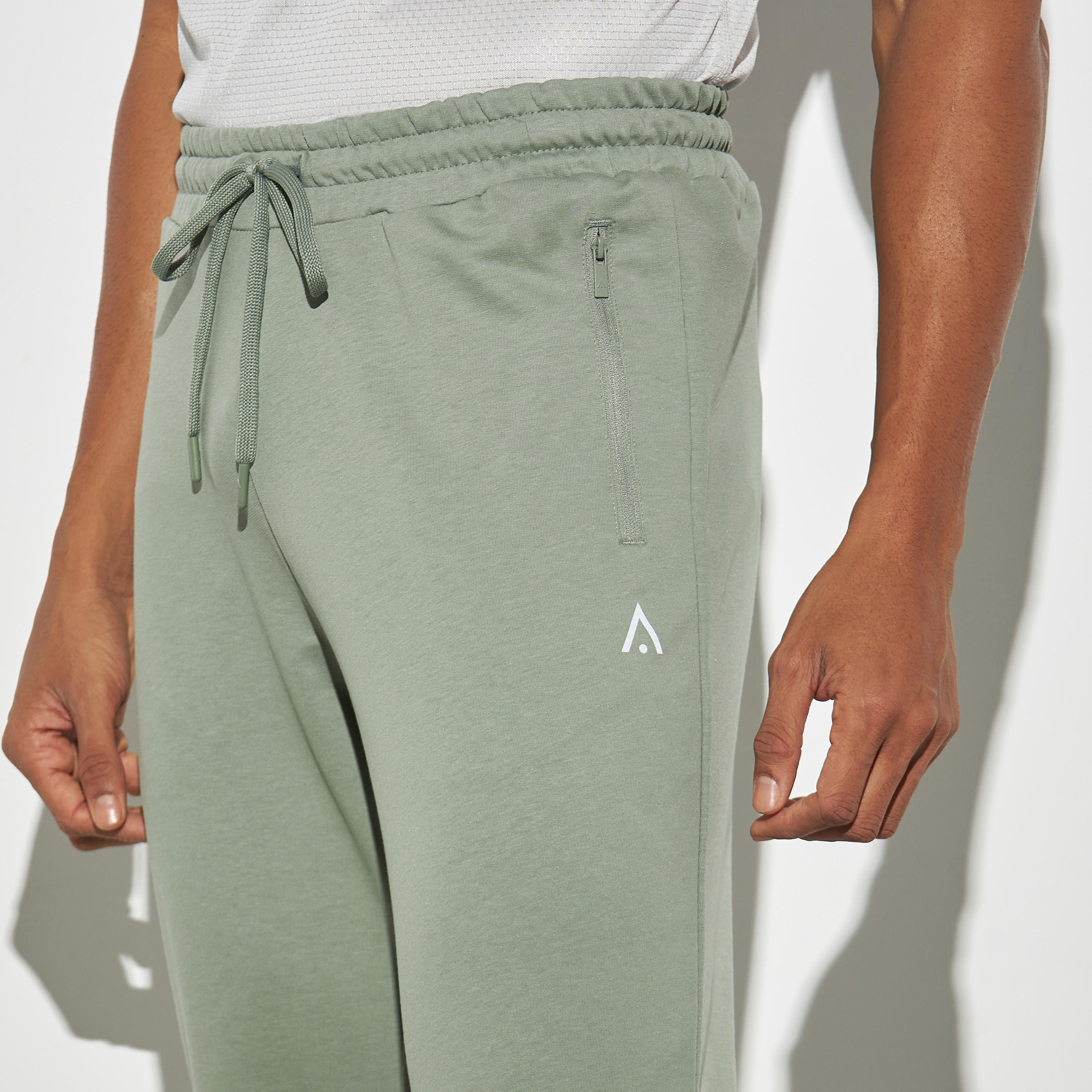 بنطلون رياضي برباط إغلاق وجيوب بسحاب-men-clothing-sportswearandactivewear-bottoms-image-4