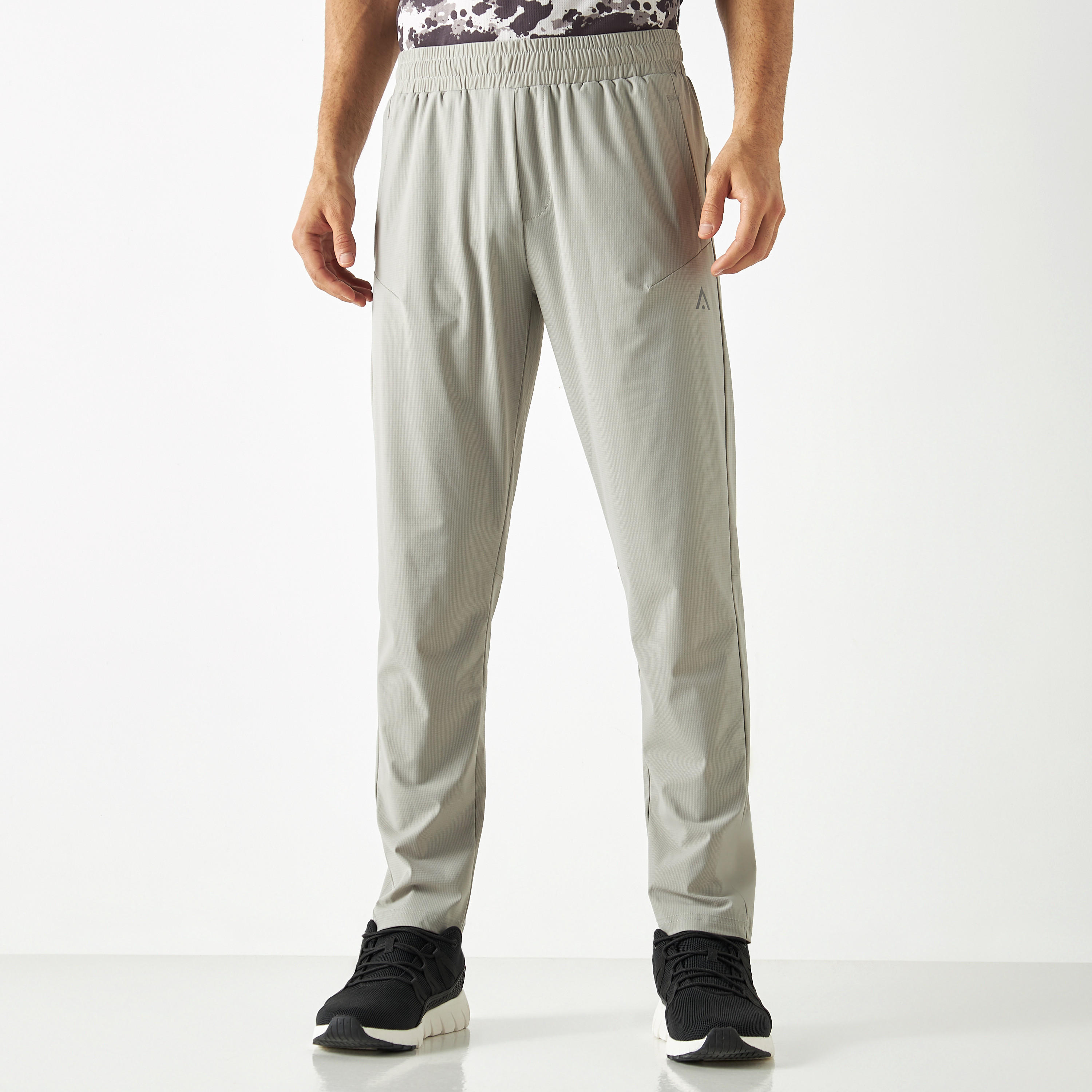 بنطلون رياضي سادة بجيوب وخصر مطاطي من كابا-men-clothing-sportswearandactivewear-tracksuits-image-4