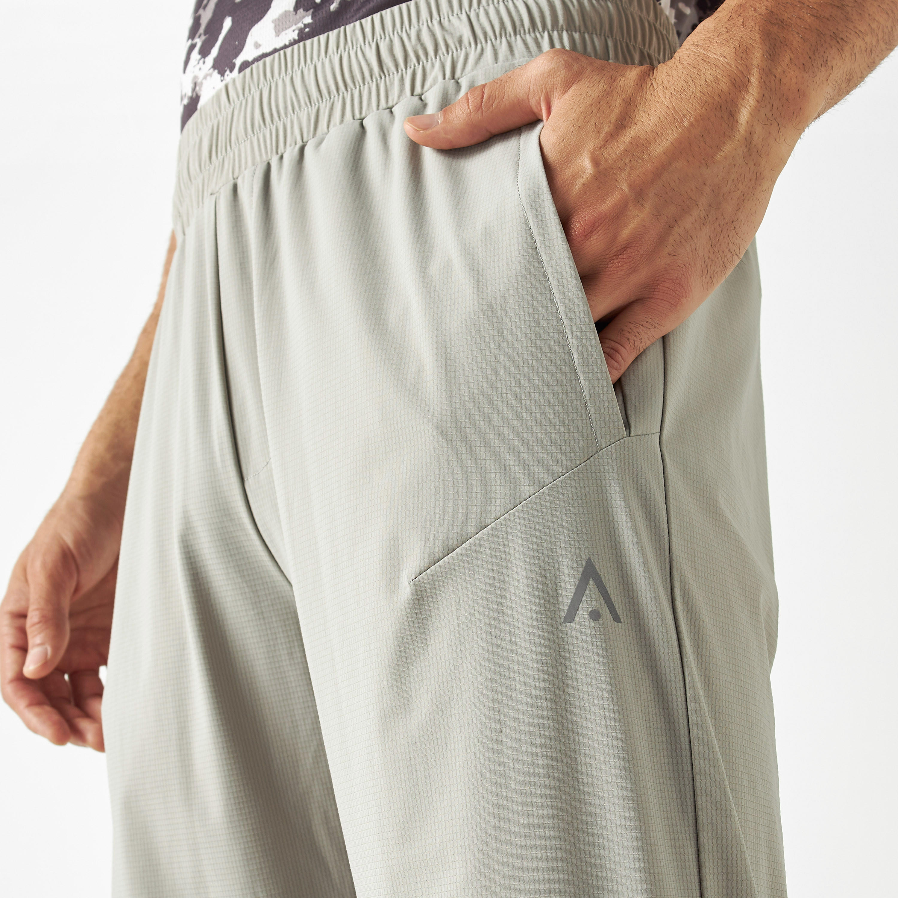 بنطلون رياضي سادة بجيوب وخصر مطاطي من كابا-men-clothing-sportswearandactivewear-tracksuits-image-1