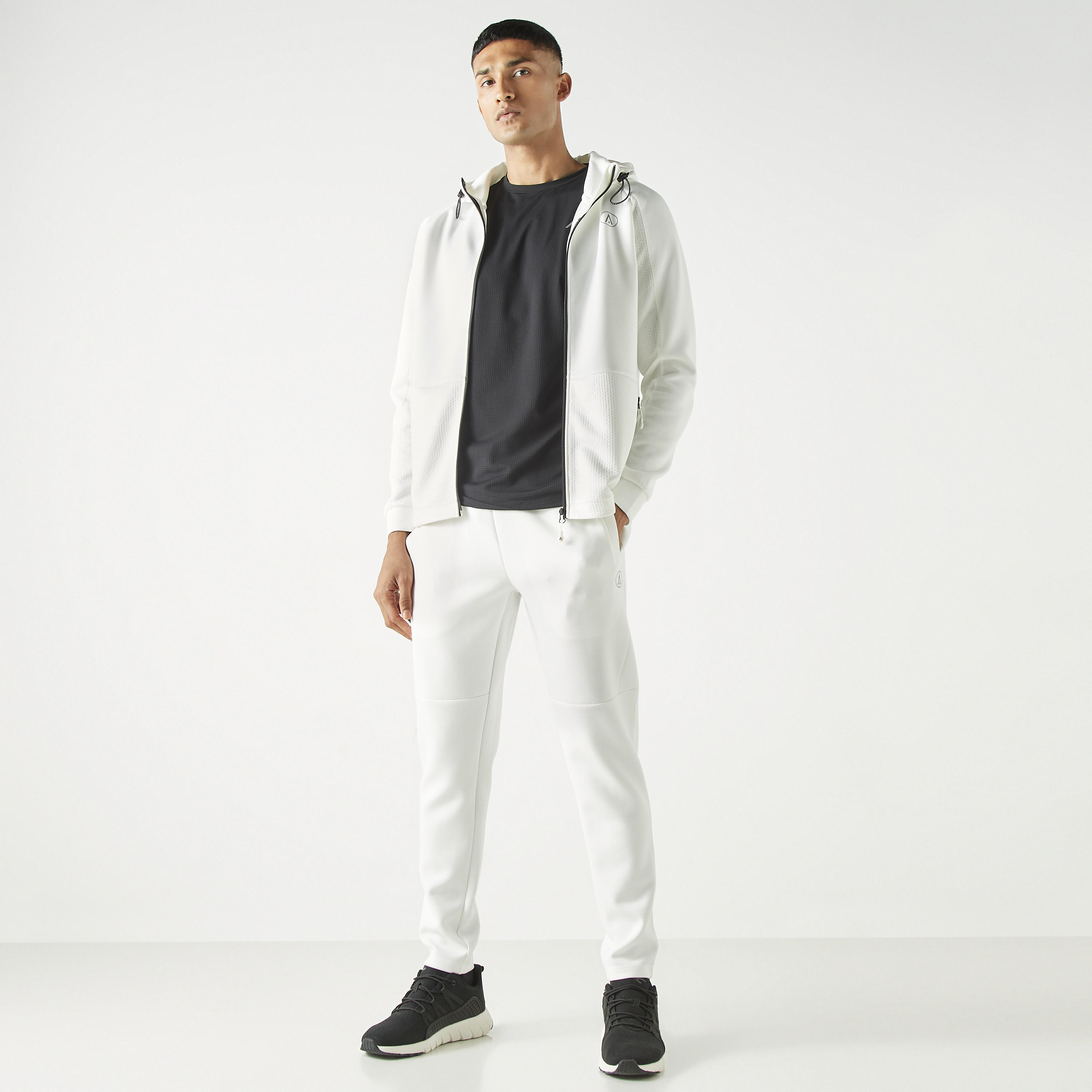 بنطلون رياضي بتصاميم مغايرة برباط إغلاق وجيوب-men-clothing-sportswearandactivewear-bottoms-image-3