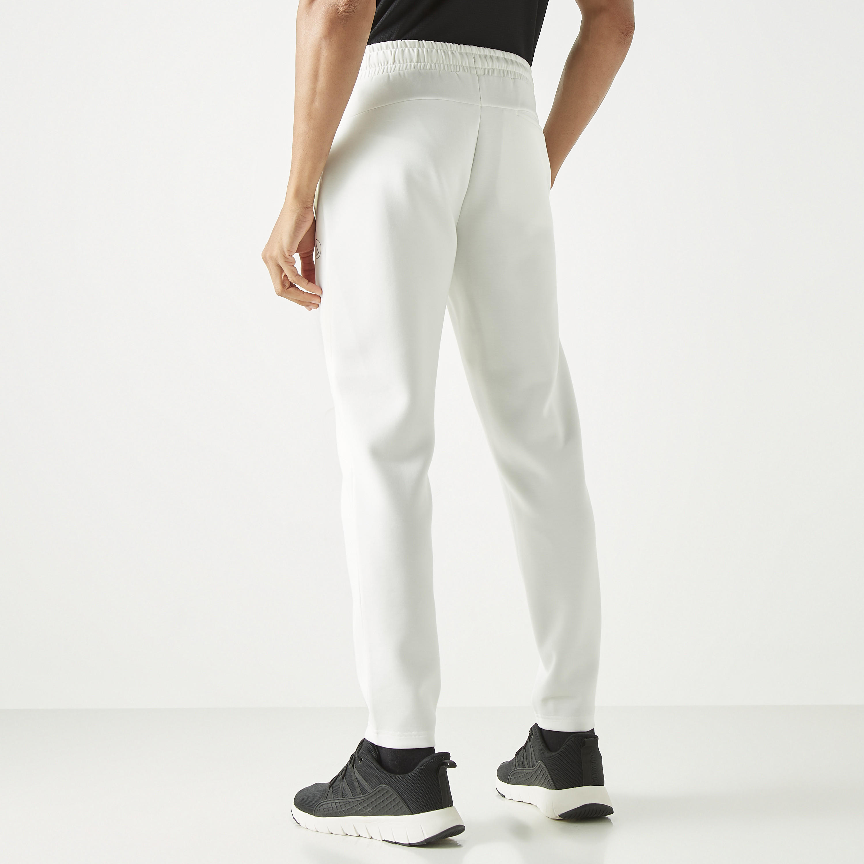 بنطلون رياضي بتصاميم مغايرة برباط إغلاق وجيوب-men-clothing-sportswearandactivewear-bottoms-image-4