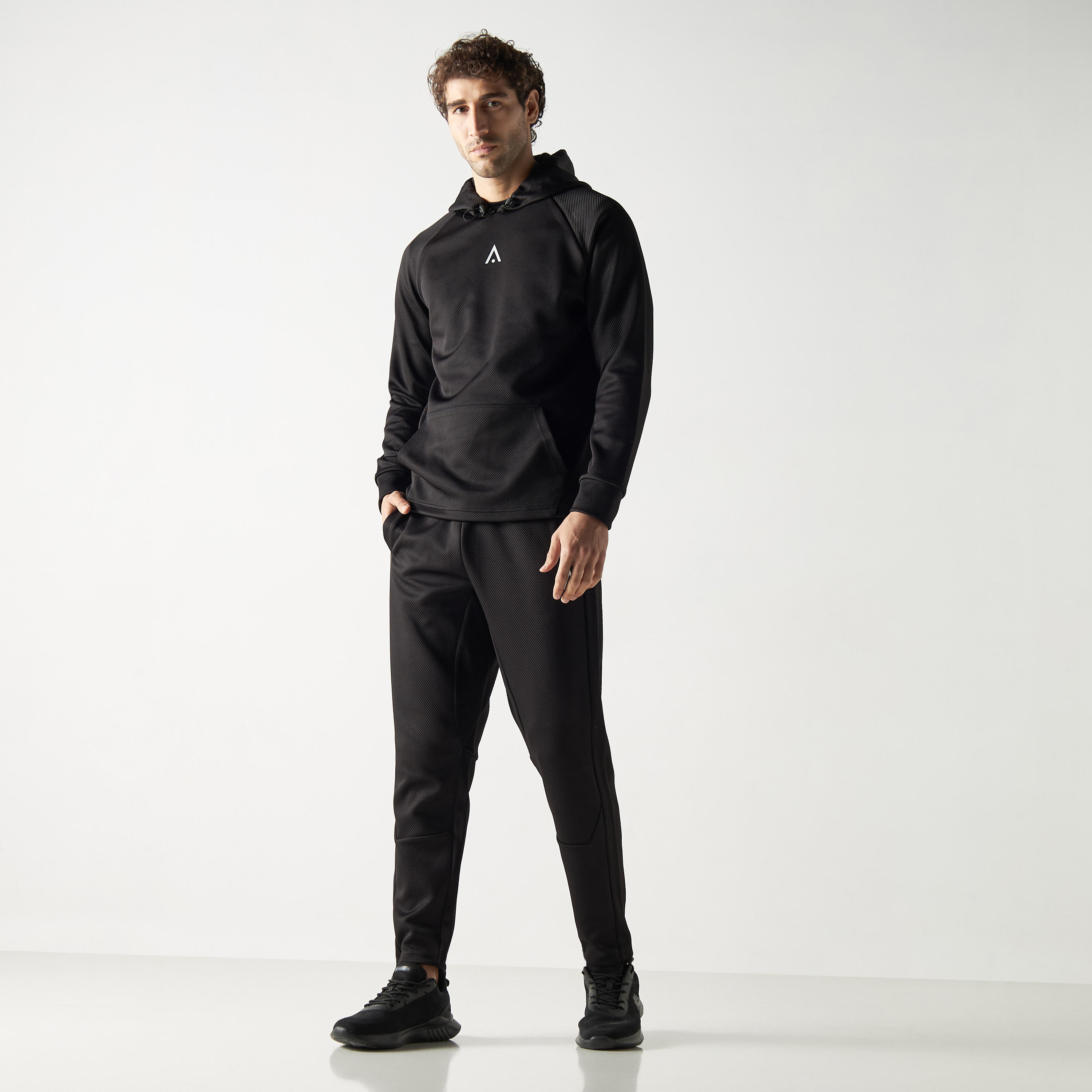 هودي بارز الملمس بأكمام طويلة وجيوب كنغر-men-winterwear-hoodiesandsweatshirts-image-2