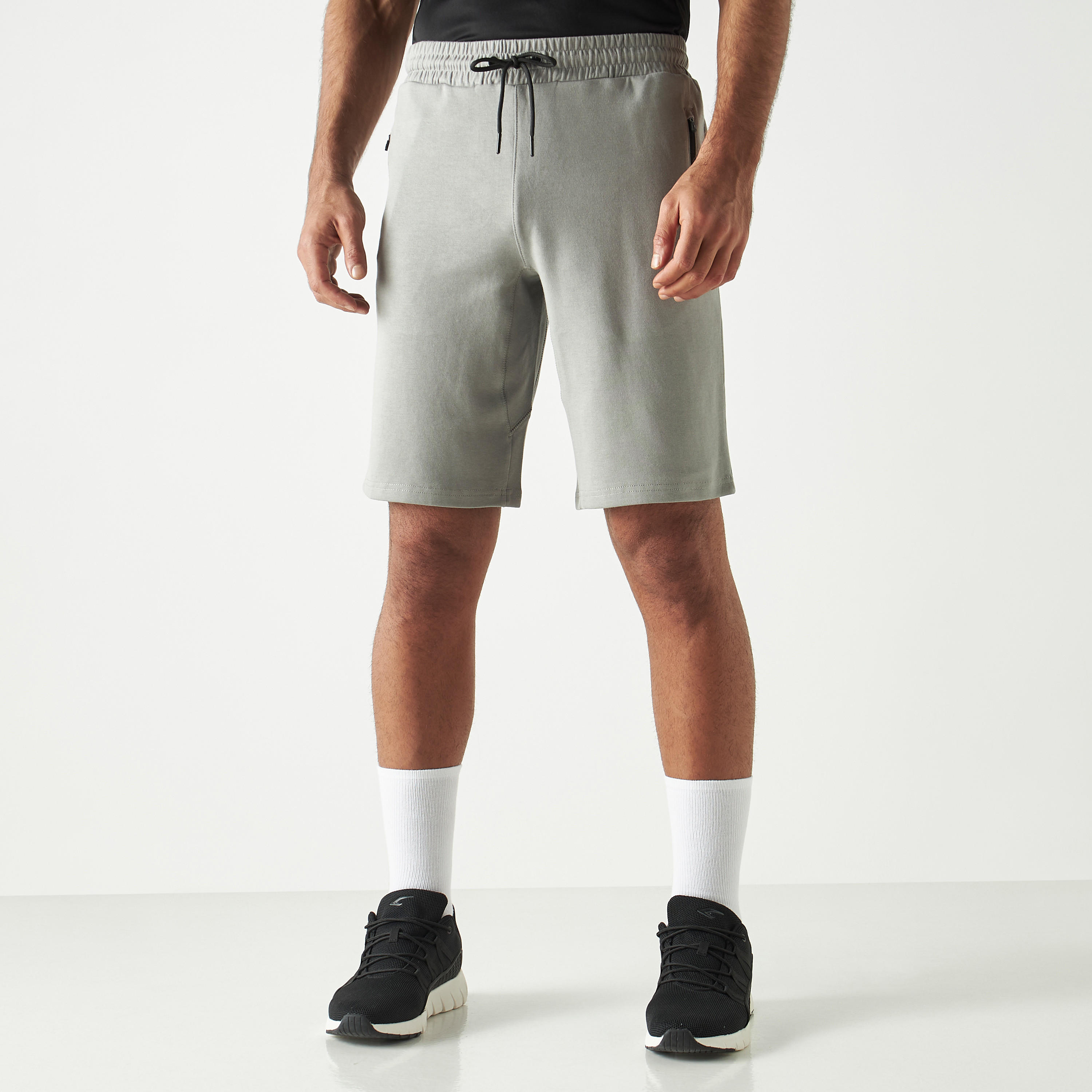 شورت سادة بيرفورمنس برباط إغلاق وجيوب-men-clothing-bottoms-shorts-image-4