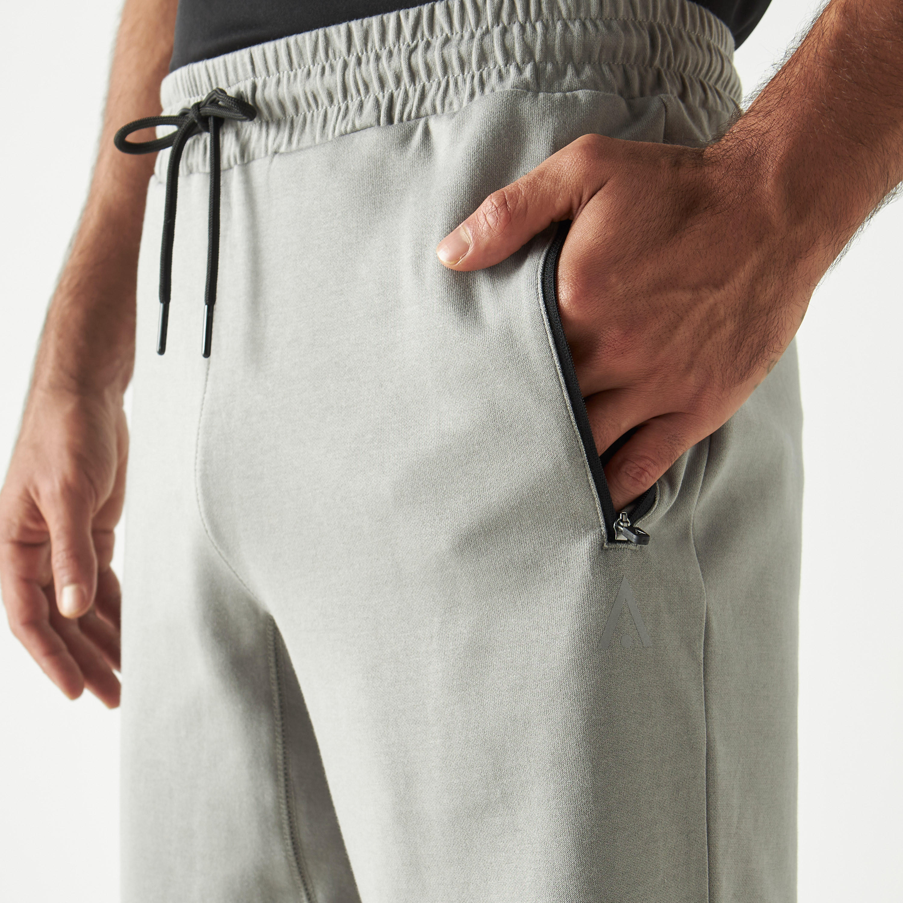 شورت سادة بيرفورمنس برباط إغلاق وجيوب-men-clothing-bottoms-shorts-image-1