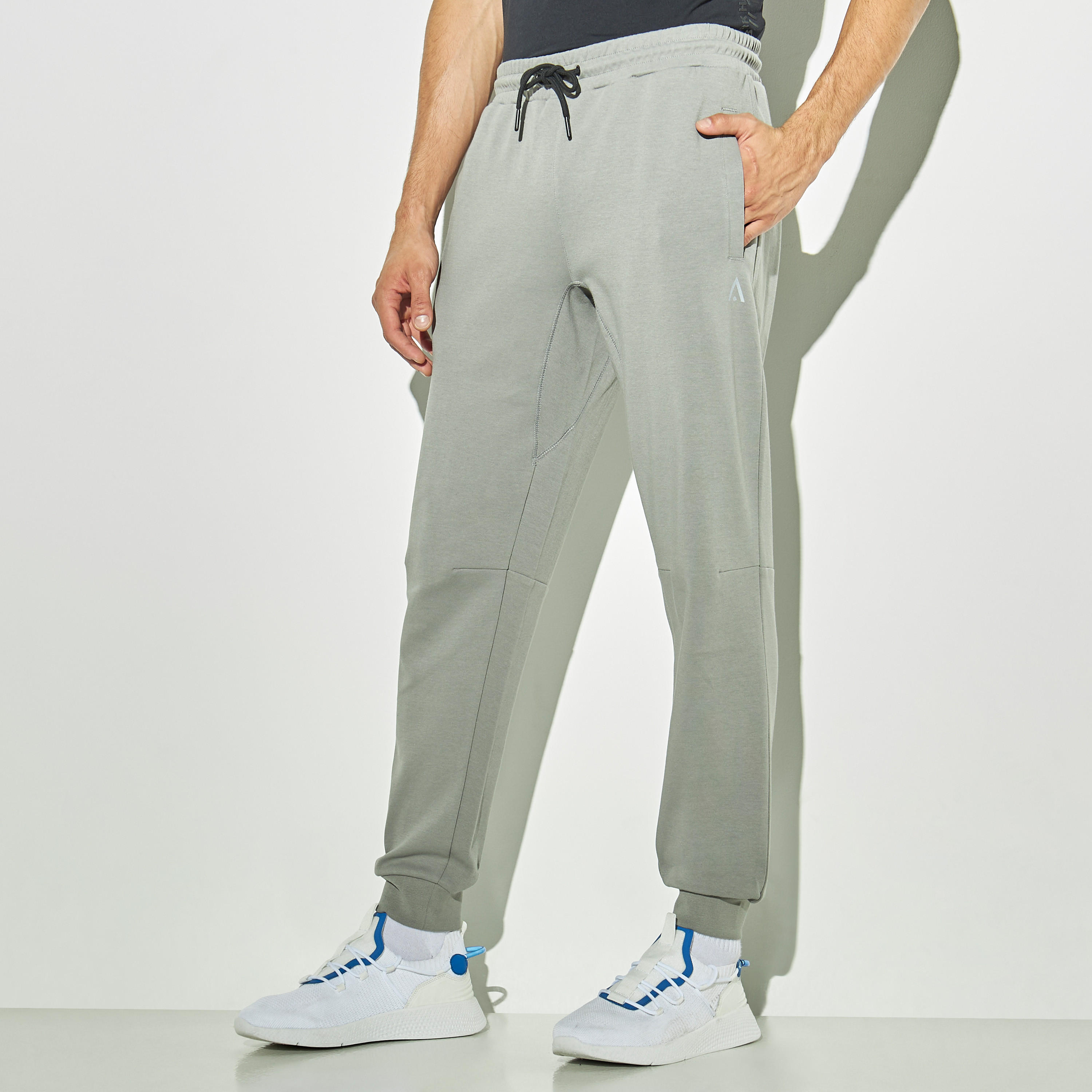بنطلون رياضي سادة برباط إغلاق وجيوب-men-clothing-sportswearandactivewear-bottoms-image-4