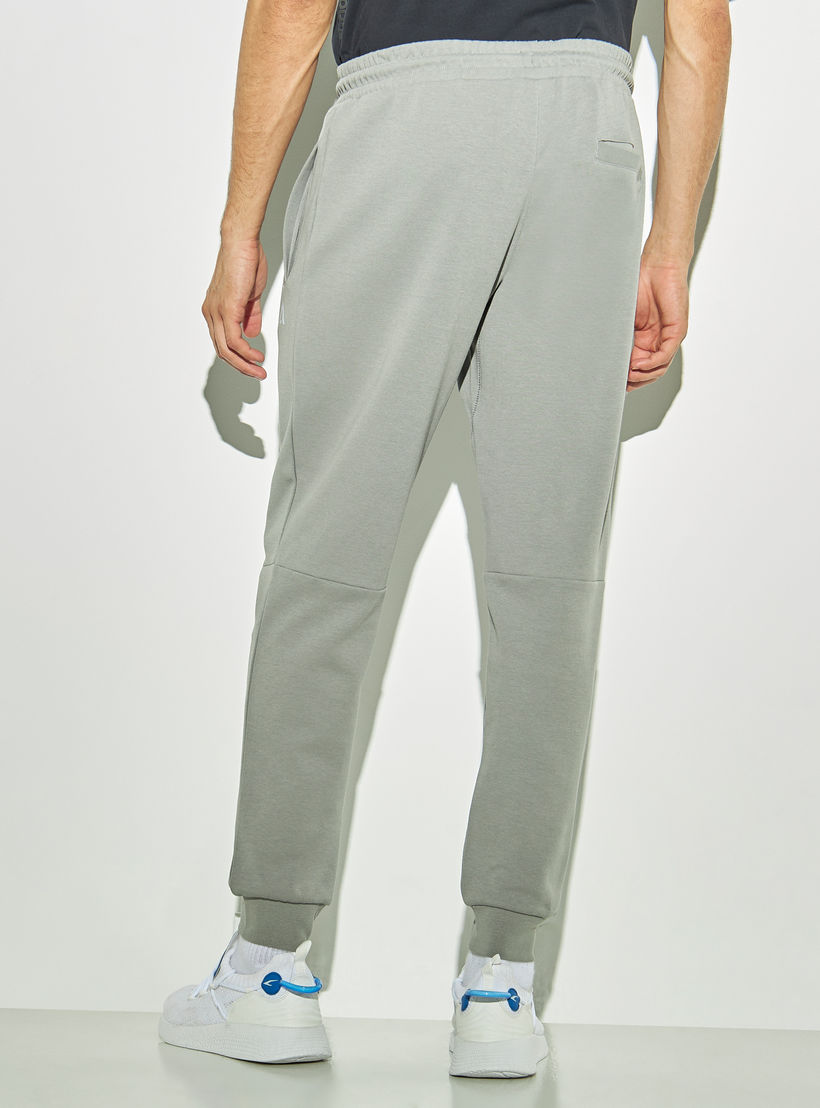 بنطلون رياضي سادة برباط إغلاق وجيوب-men-clothing-sportswearandactivewear-bottoms-image-2