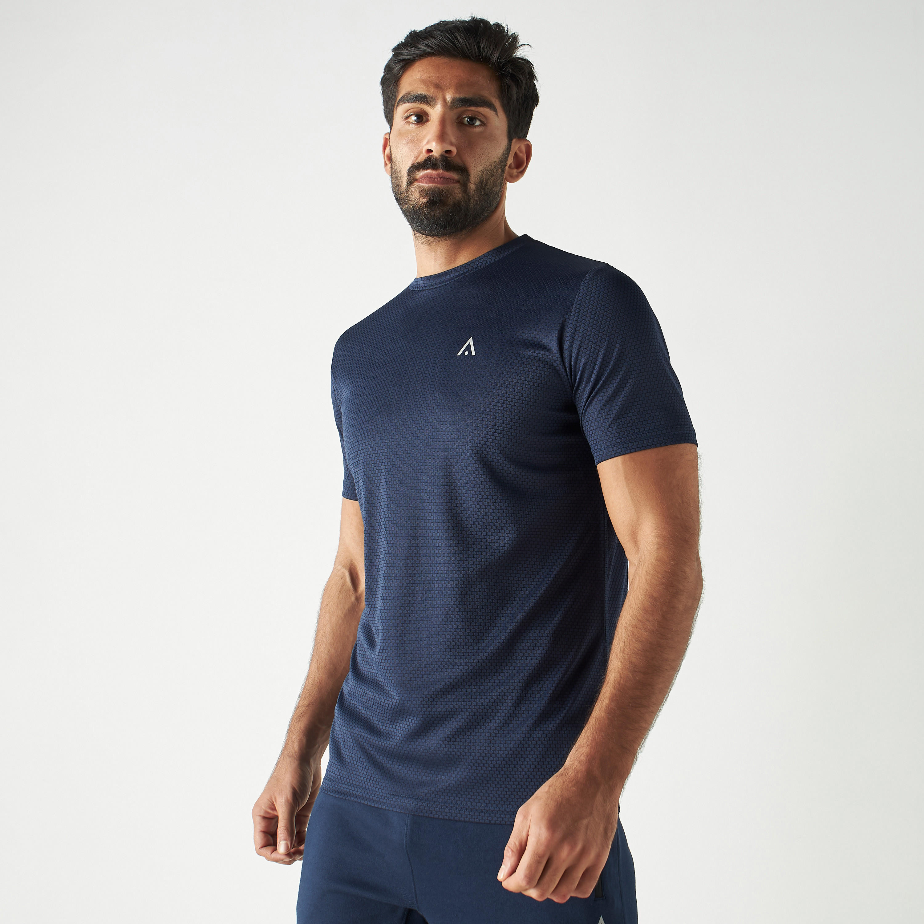 تيشيرت بيرفورمانس بارز الملمس بياقة ضيّقة وأكمام قصيرة-men-clothing-sportswearandactivewear-tshirtsandpolos-image-4