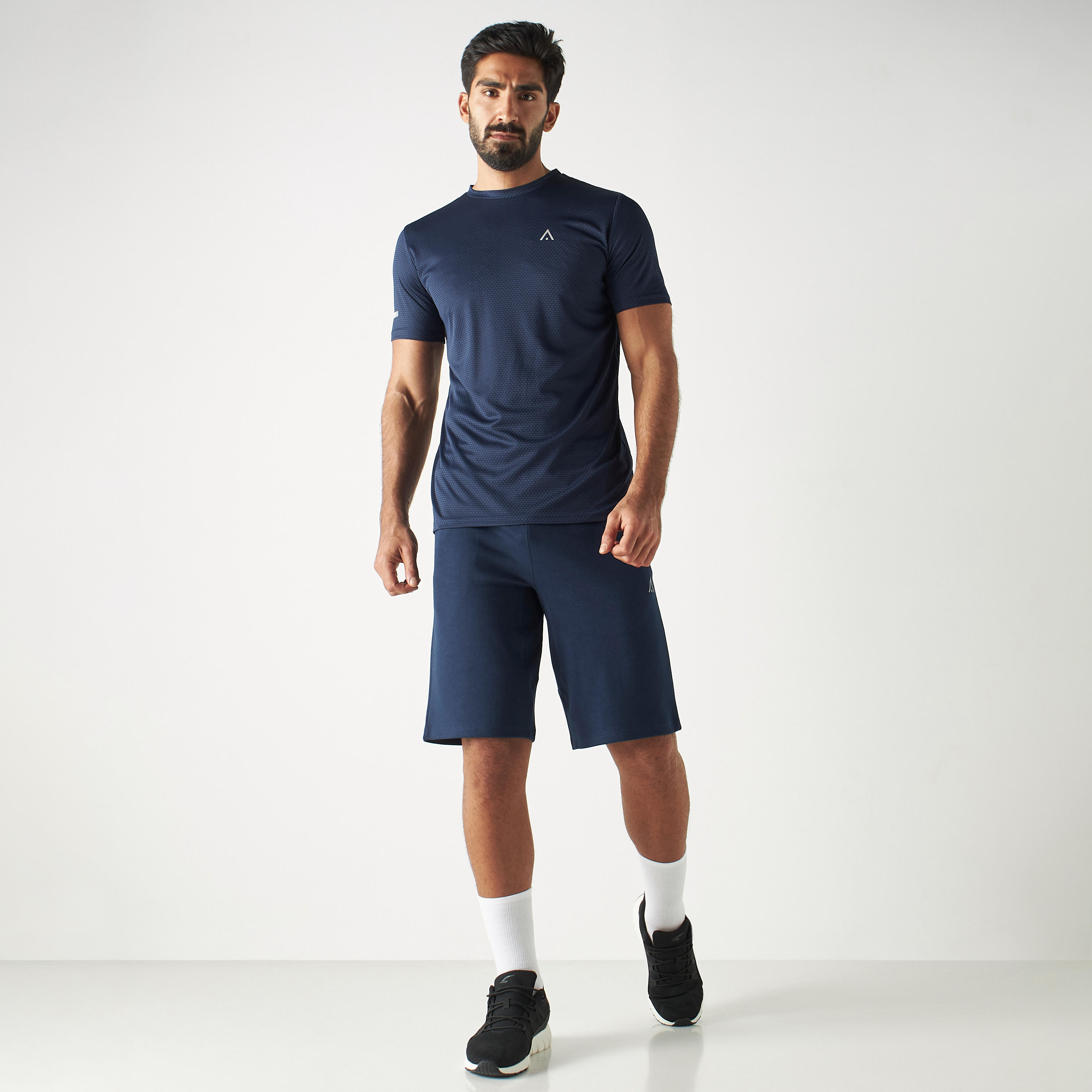 تيشيرت بيرفورمانس بارز الملمس بياقة ضيّقة وأكمام قصيرة-men-clothing-sportswearandactivewear-tshirtsandpolos-image-3