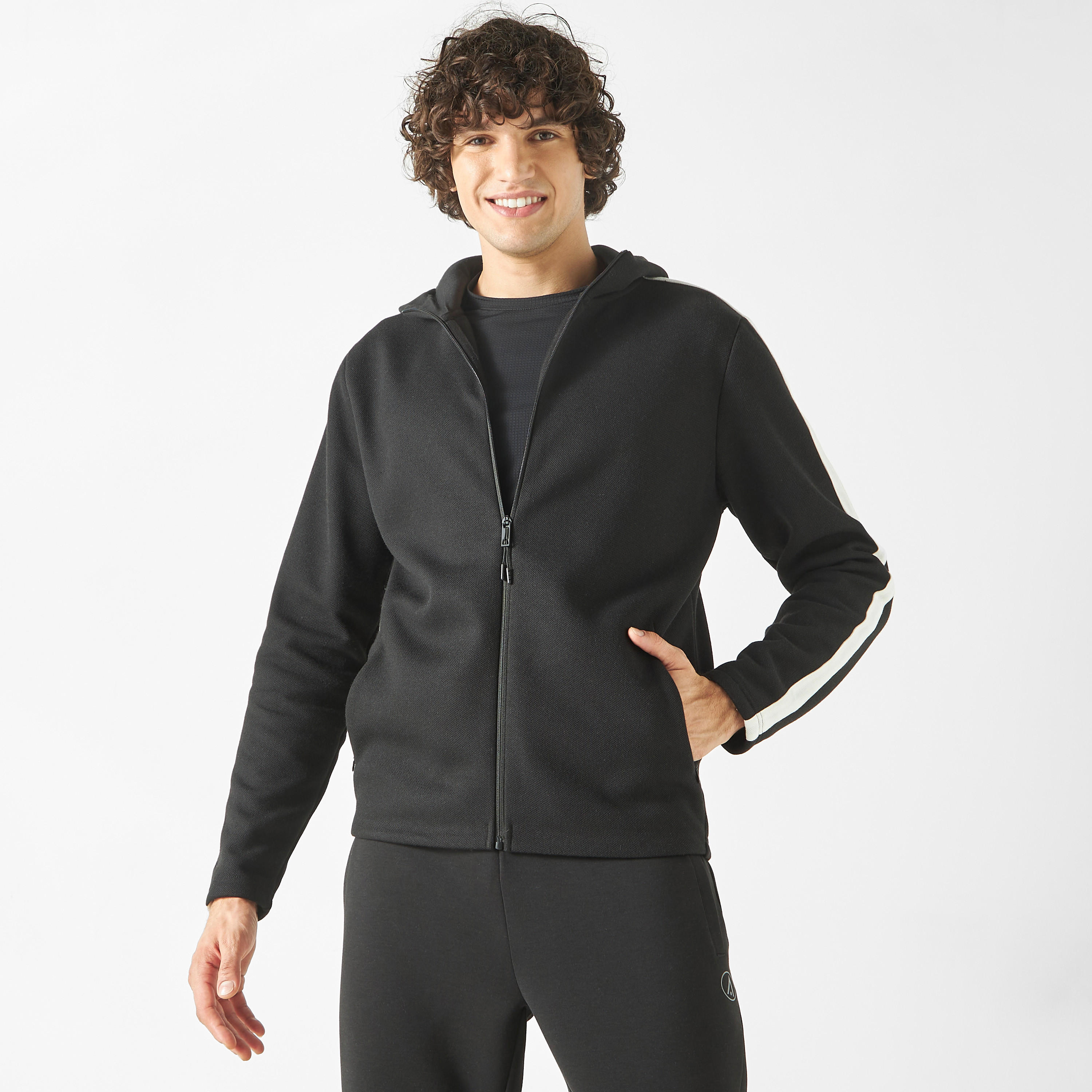 هودي بأكمام طويلة وجيوب وسحّاب-men-winterwear-hoodiesandsweatshirts-image-1