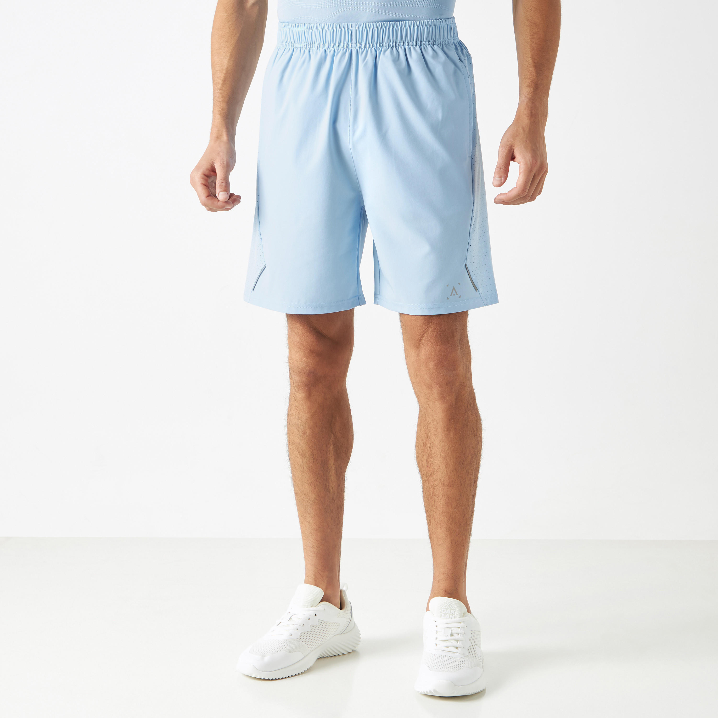 شورت بيرفورمانس بخصر مطّاطي وجيوب وطبعات-men-clothing-bottoms-shorts-image-1