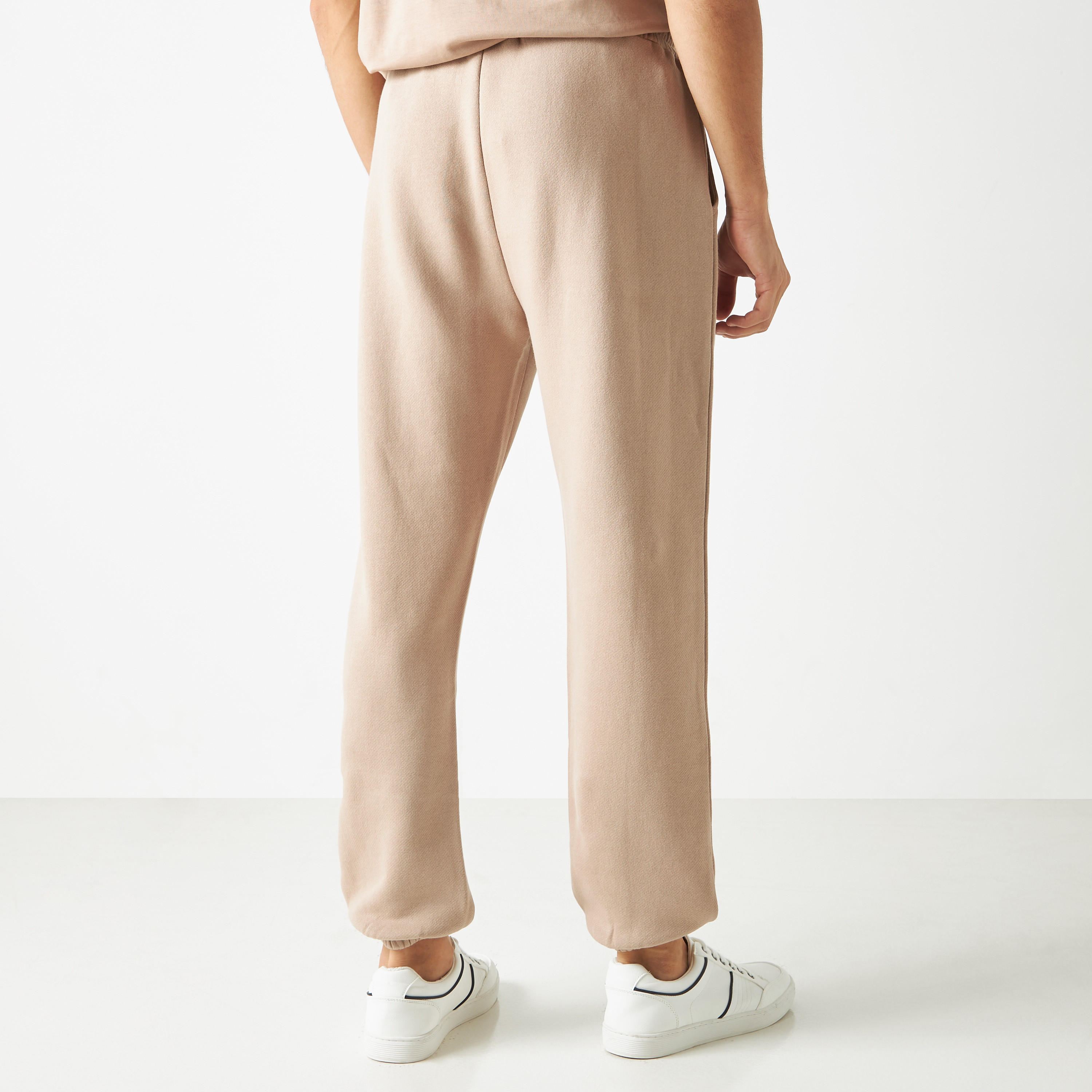 بنطلون رياضي سادة بجيوب وخصر مطّاطي-men-clothing-sportswearandactivewear-bottoms-image-11