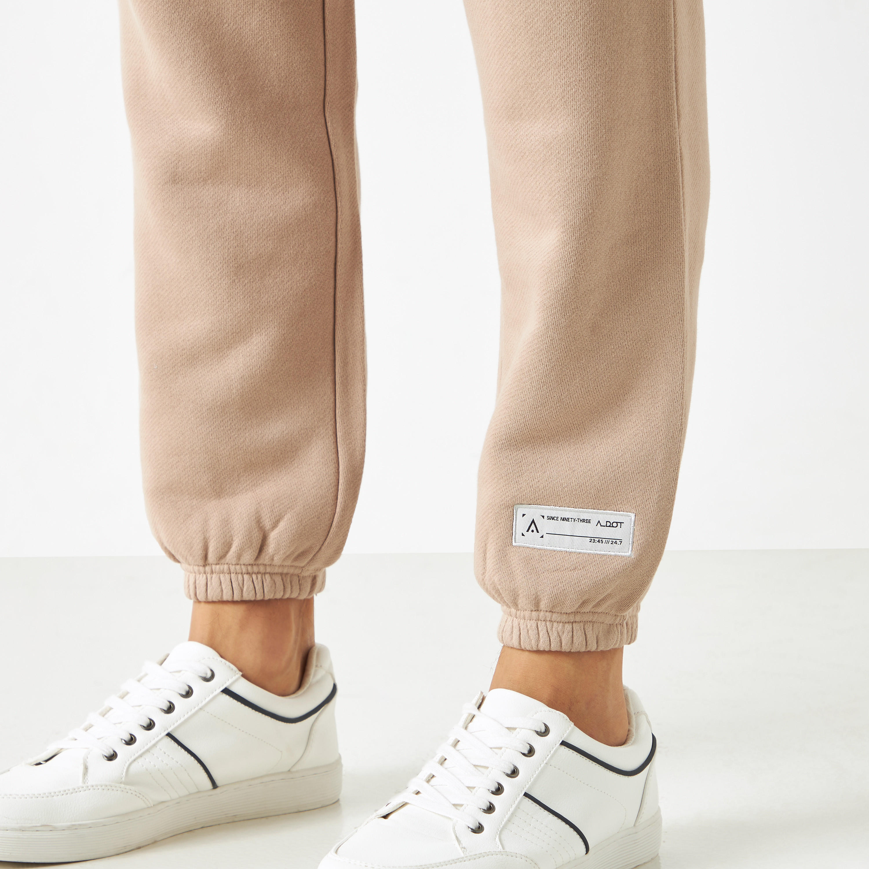 بنطلون رياضي سادة بجيوب وخصر مطّاطي-men-clothing-sportswearandactivewear-bottoms-image-12