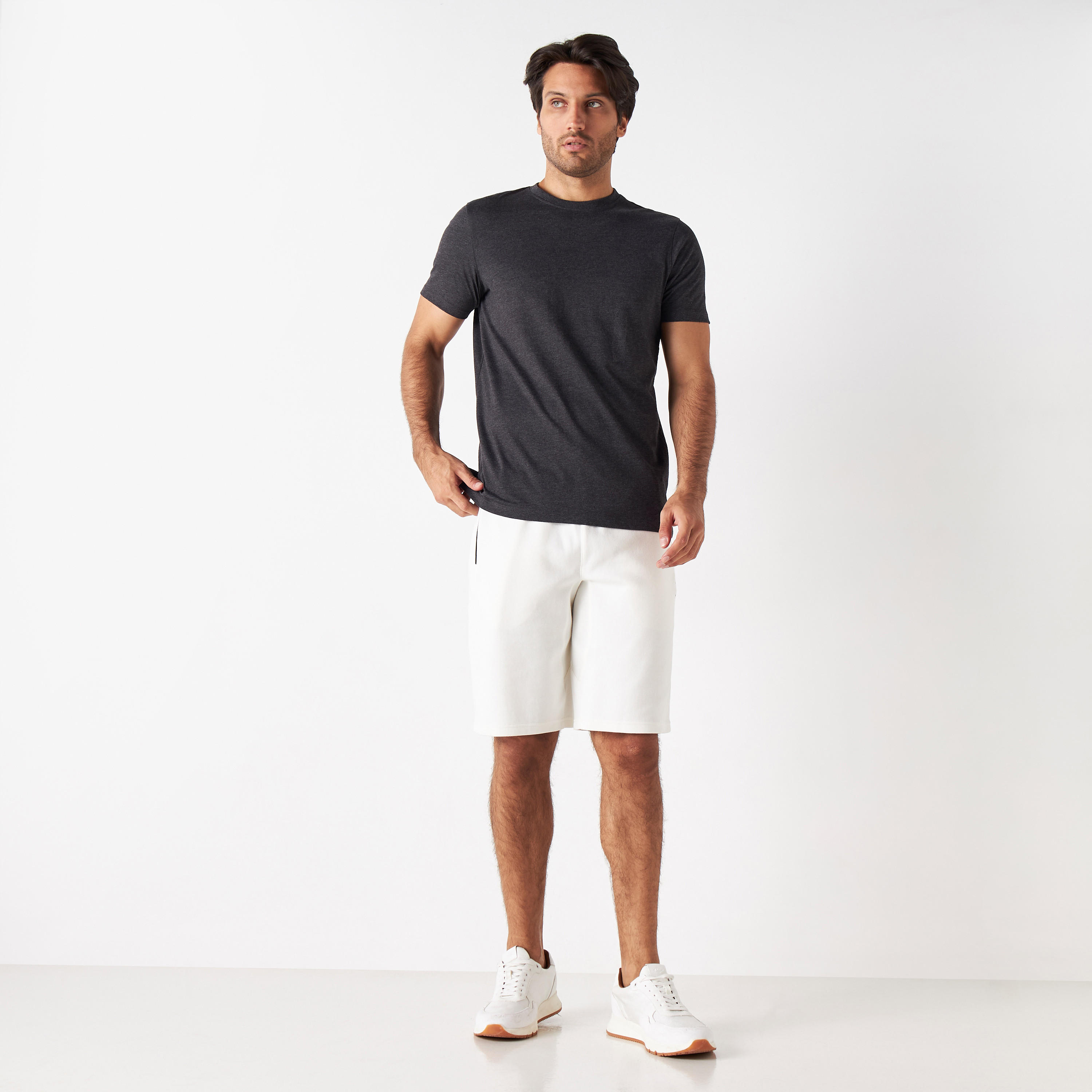 شورت سادة بخصر مطاطي وجيوب بسحاب-men-clothing-bottoms-shorts-image-3