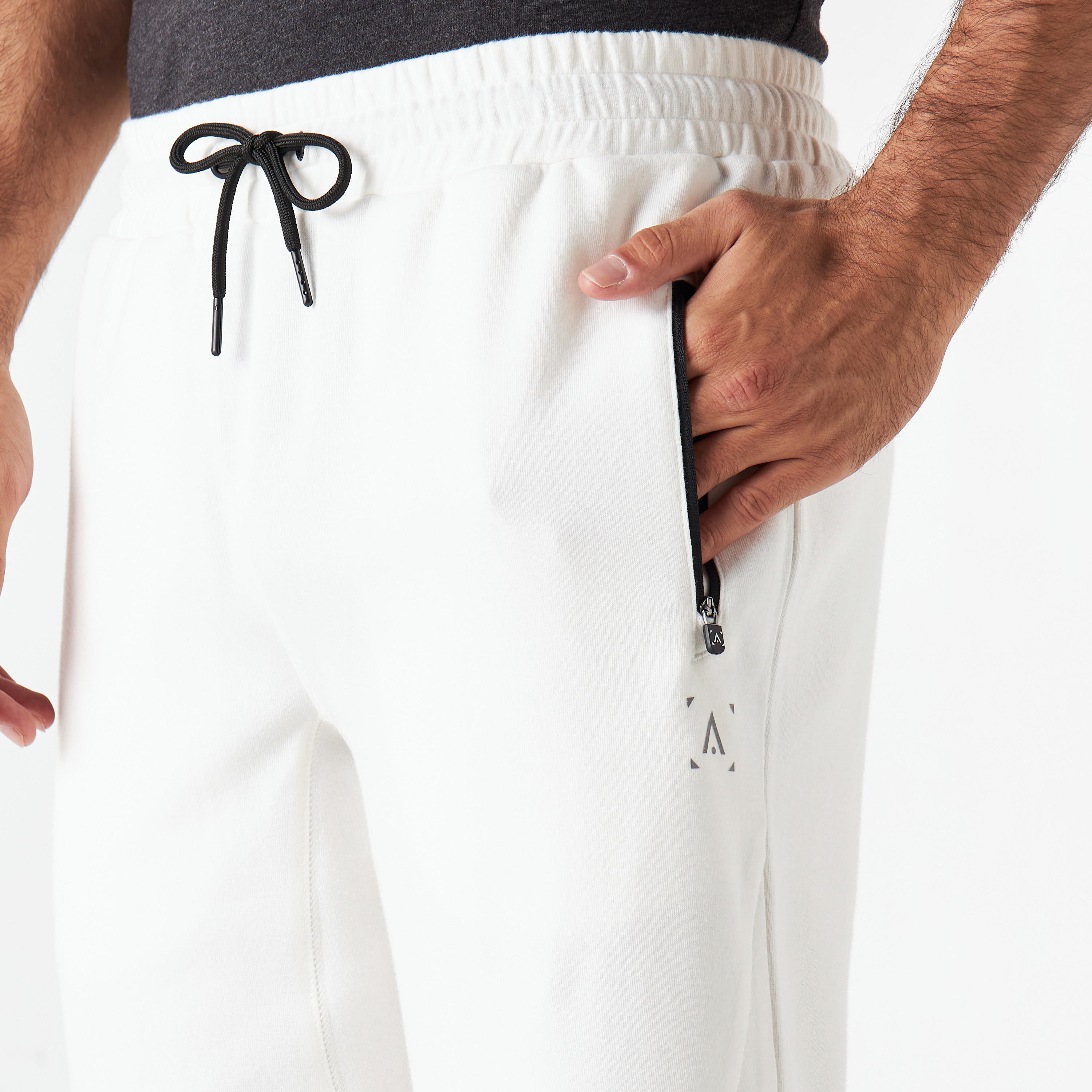 شورت سادة بخصر مطاطي وجيوب بسحاب-men-clothing-bottoms-shorts-image-1