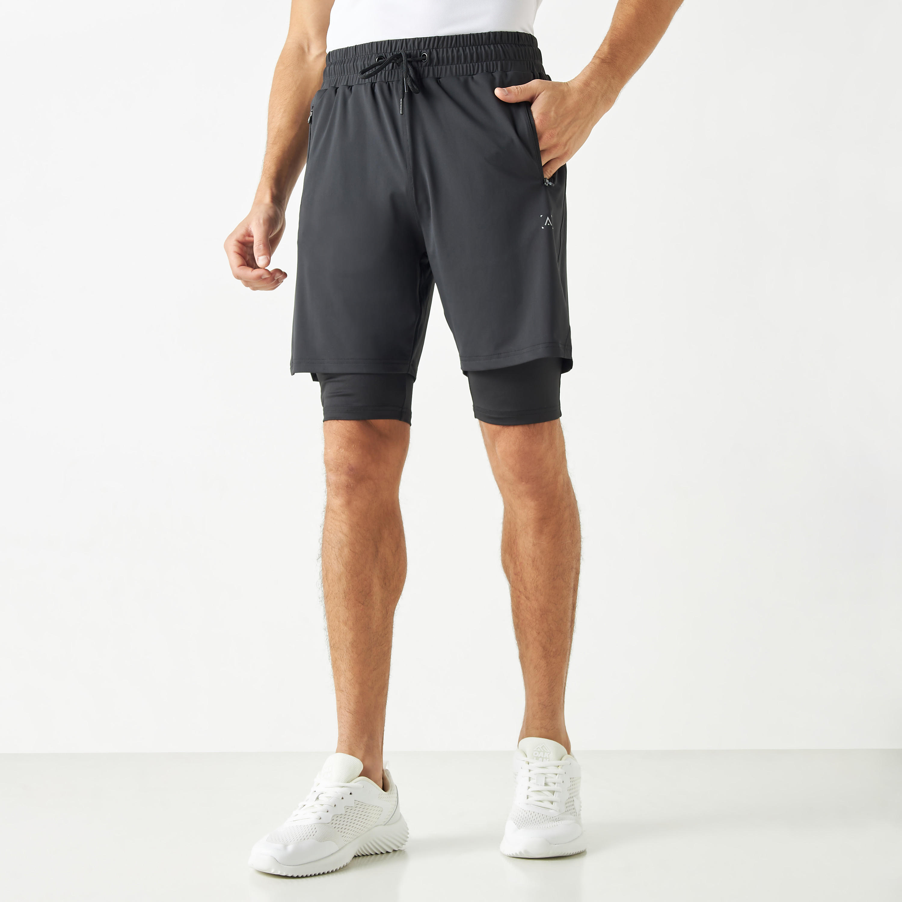 شورت هايبرد سادة برباط إغلاق وجيوب-men-clothing-bottoms-shorts-image-8