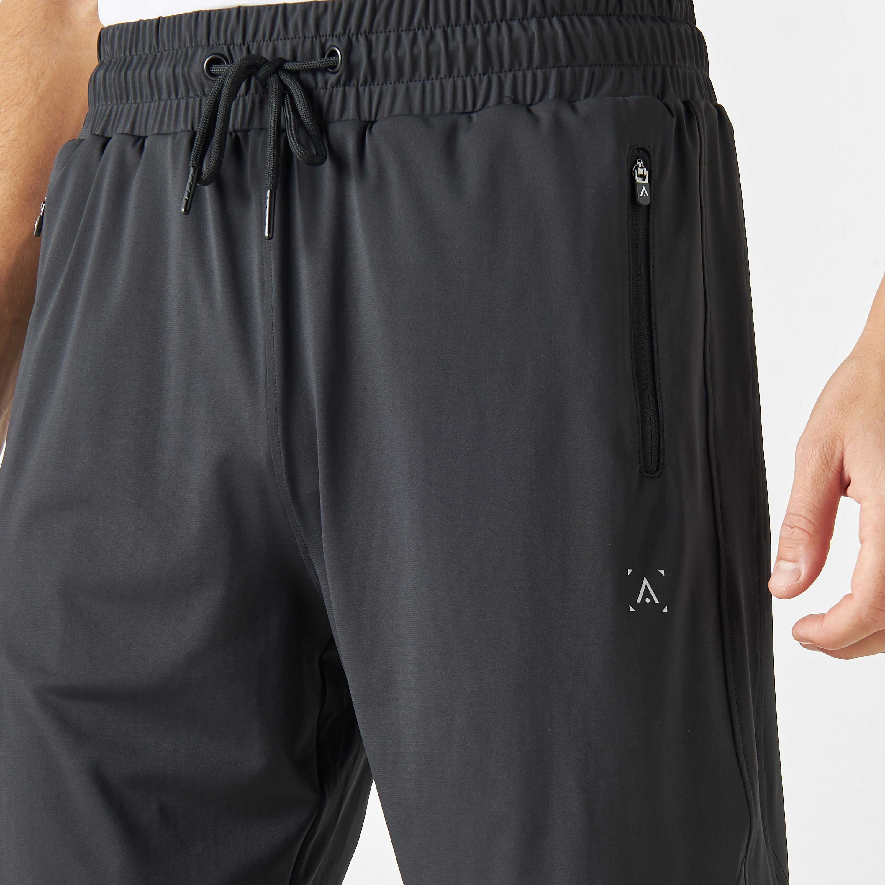 شورت هايبرد سادة برباط إغلاق وجيوب-men-clothing-bottoms-shorts-image-5