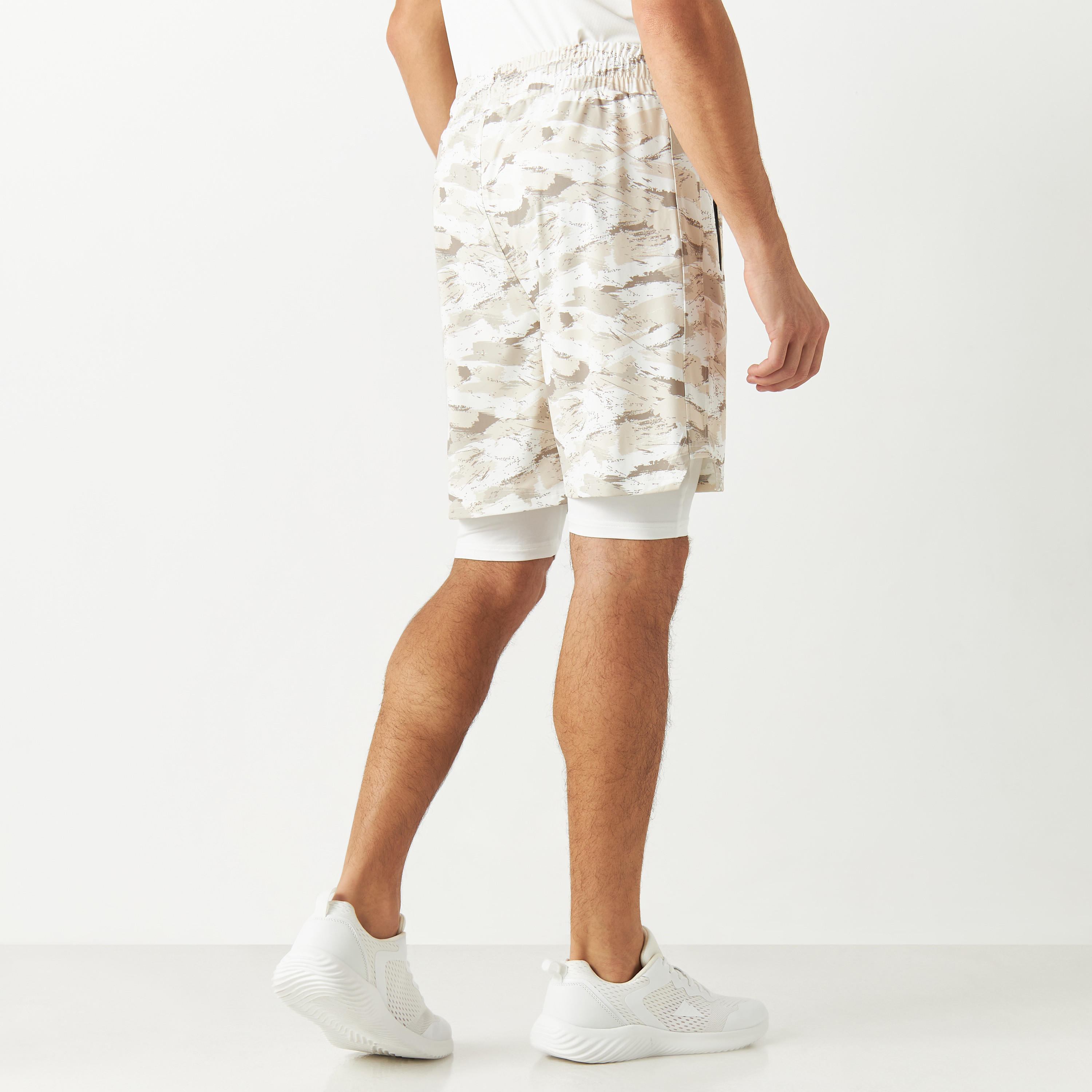 شورت هايبرد بطبعات ورباط إغلاق وجيوب-men-clothing-sportswearandactivewear-bottoms-image-2