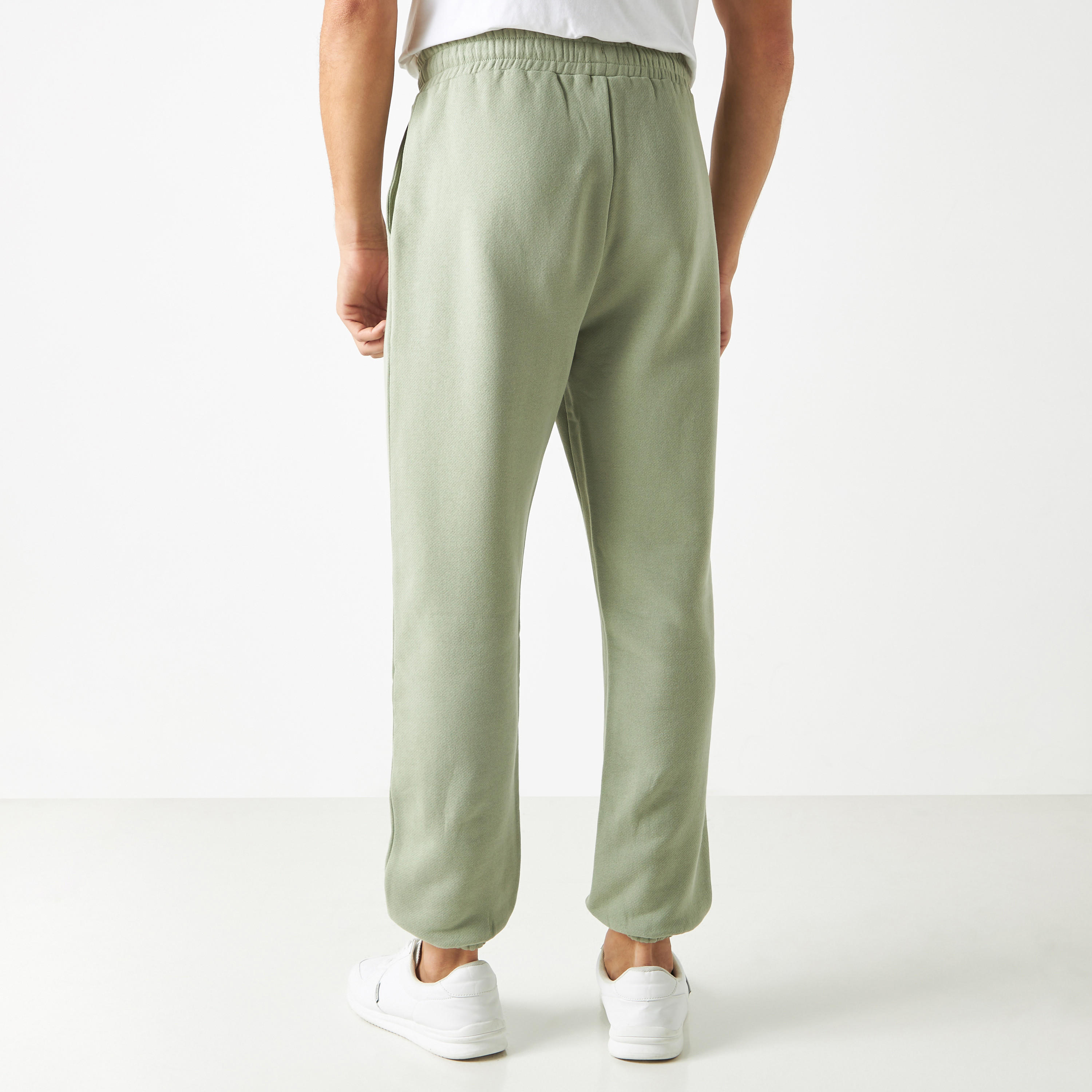 بنطلون رياضي سادة بجيوب وخصر مطّاطي-men-clothing-sportswearandactivewear-bottoms-image-19