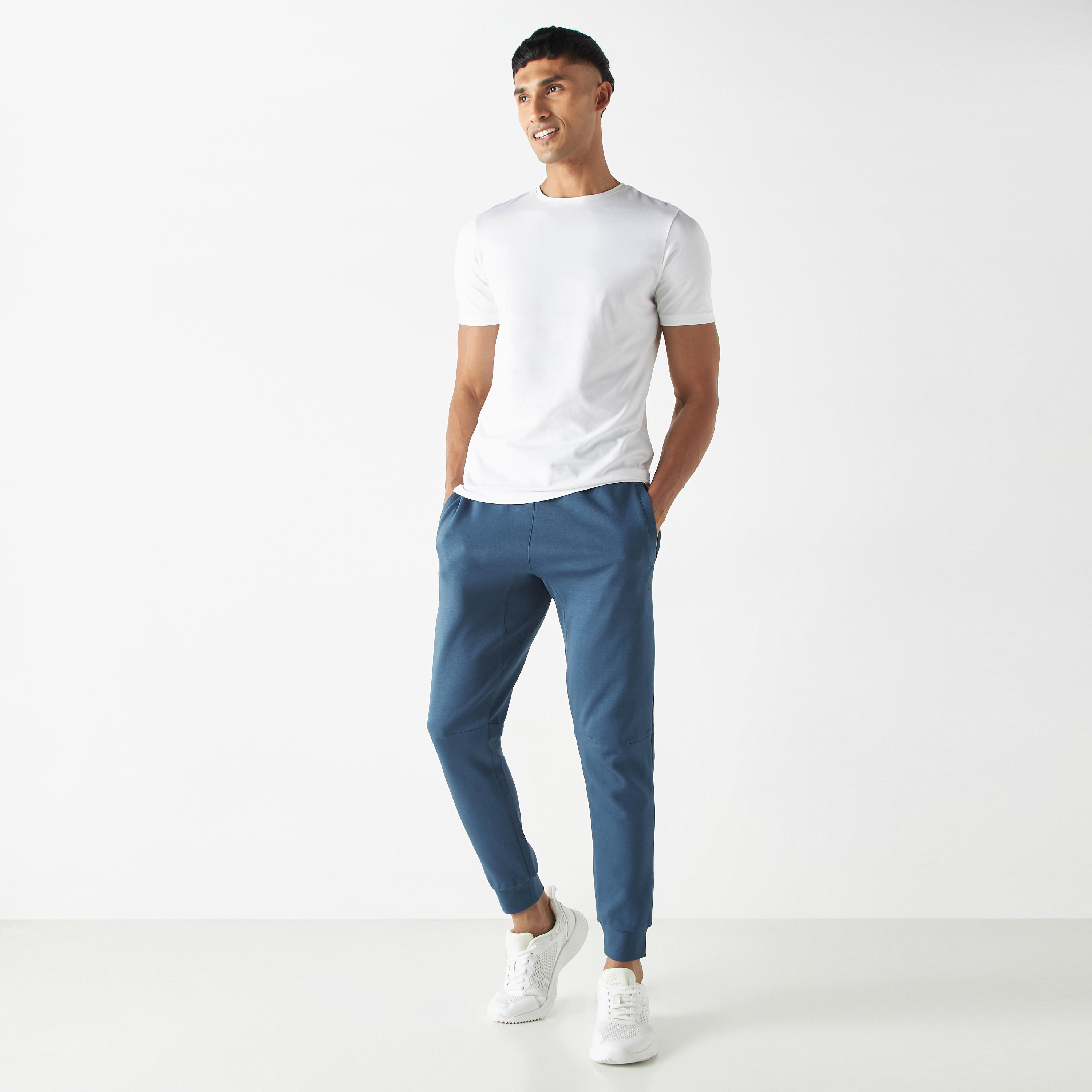 بنطلون رياضي سادة برباط إغلاق وجيوب-men-clothing-sportswearandactivewear-bottoms-image-2