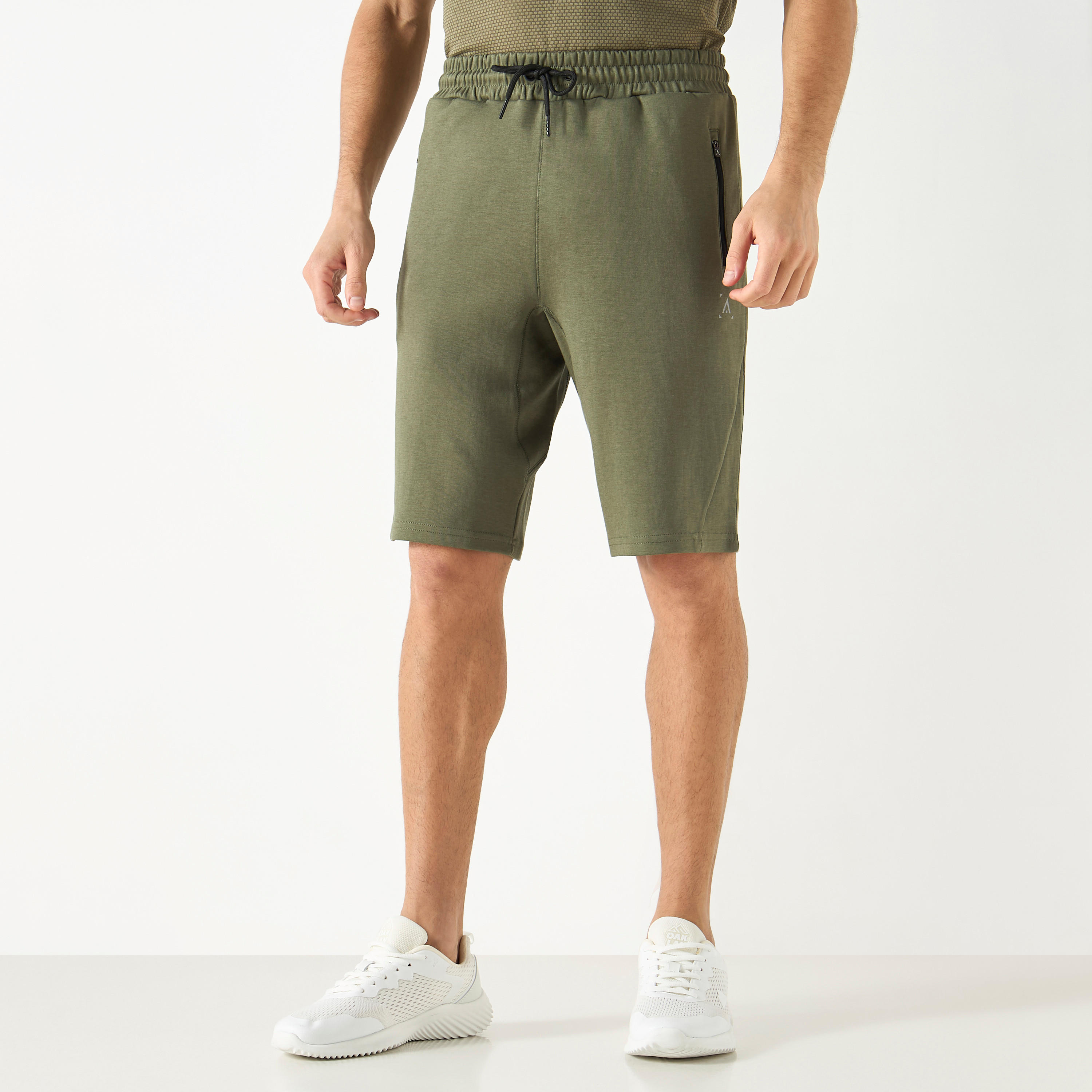 شورت بخصر مطاطي وجيوب بسحاب-men-clothing-bottoms-shorts-image-1