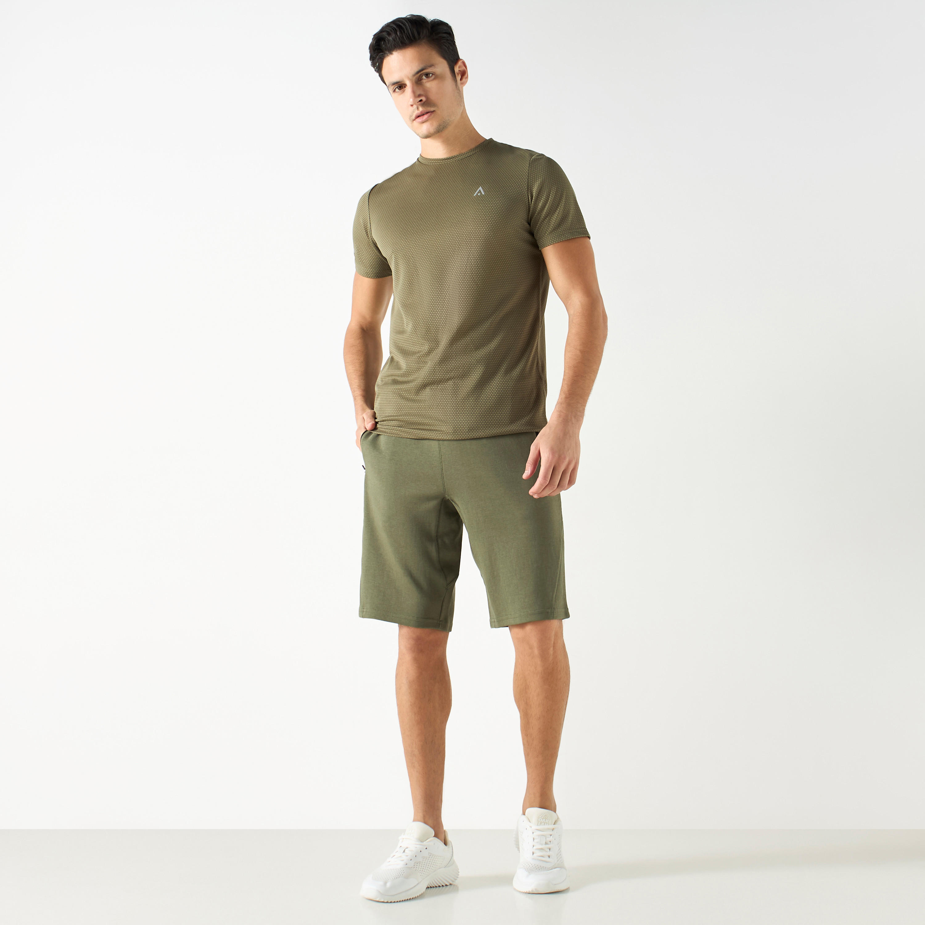 شورت بخصر مطاطي وجيوب بسحاب-men-clothing-bottoms-shorts-image-2