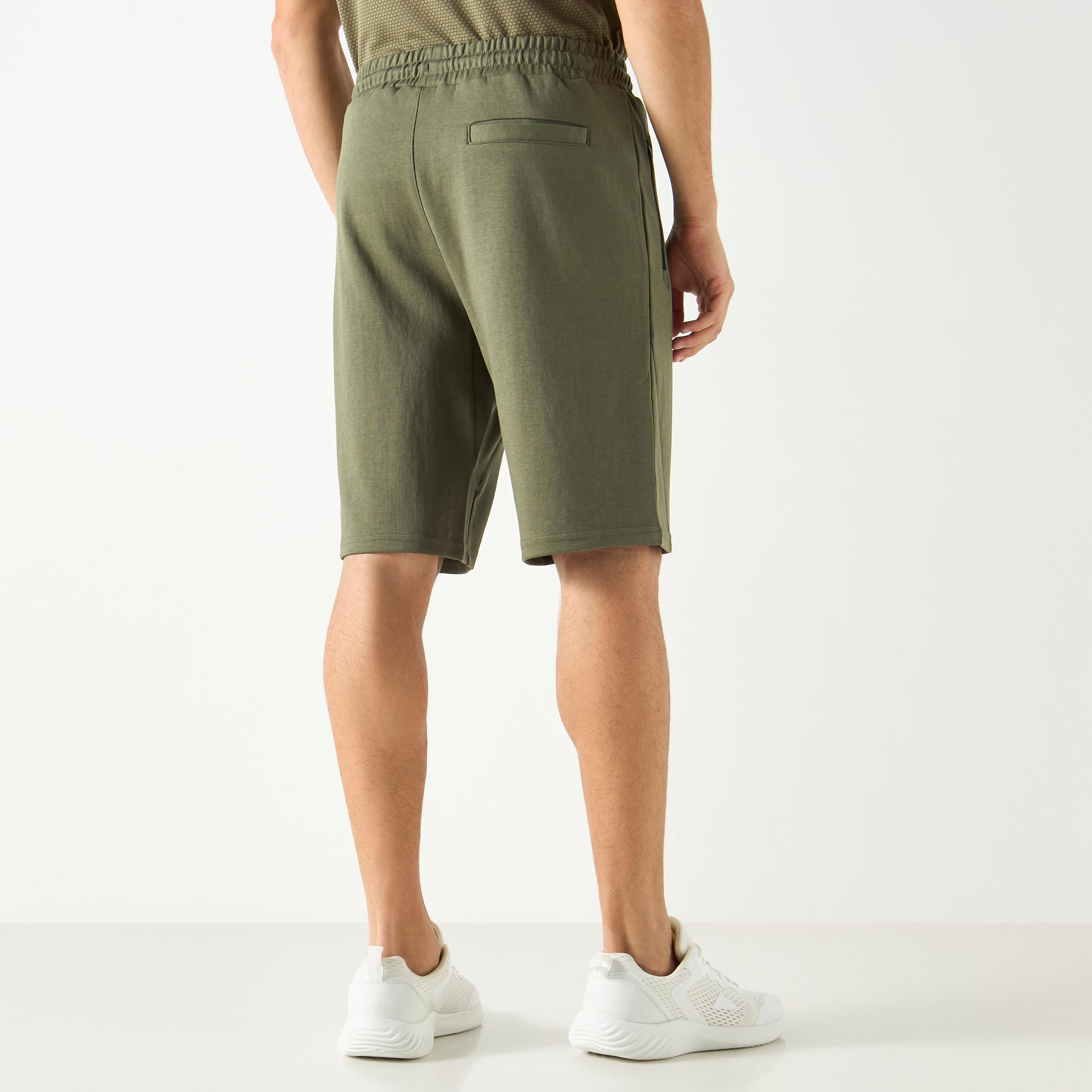 شورت بخصر مطاطي وجيوب بسحاب-men-clothing-bottoms-shorts-image-3