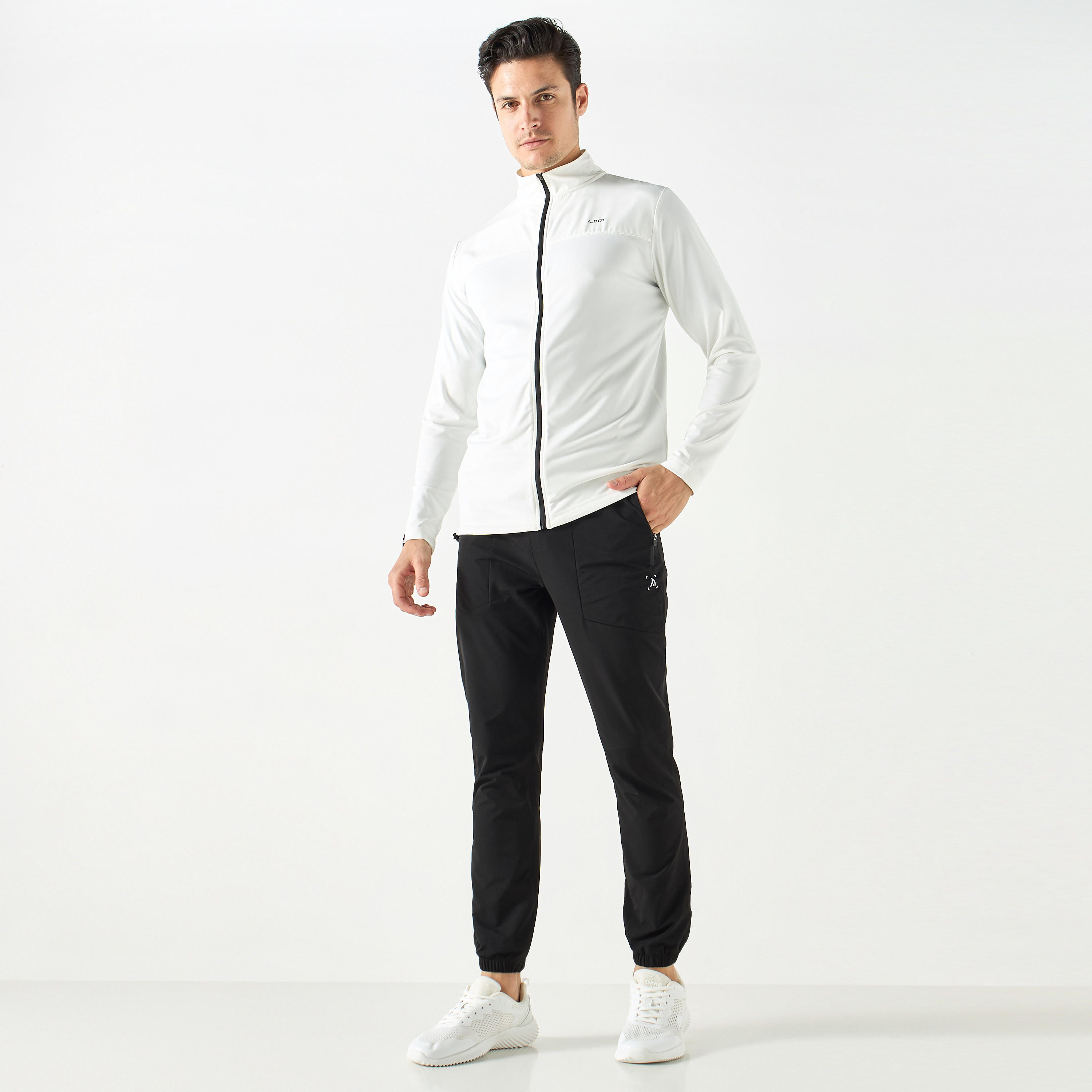 بنطلون رياضي بخصر مطّاطي وجيوب-men-clothing-sportswearandactivewear-bottoms-image-3