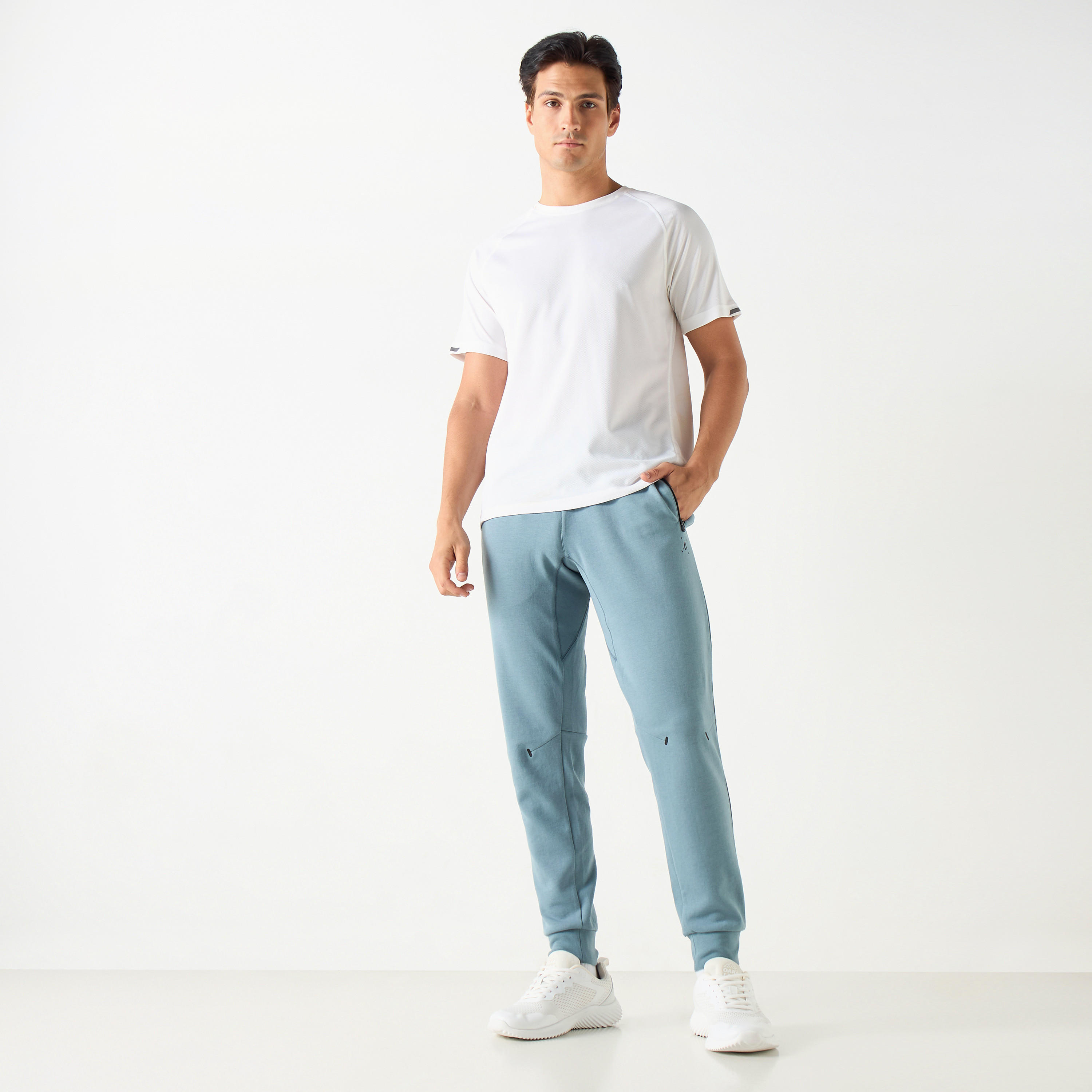 بنطلون رياضي بخصر مطاطي وجيوب-men-clothing-sportswearandactivewear-bottoms-image-2