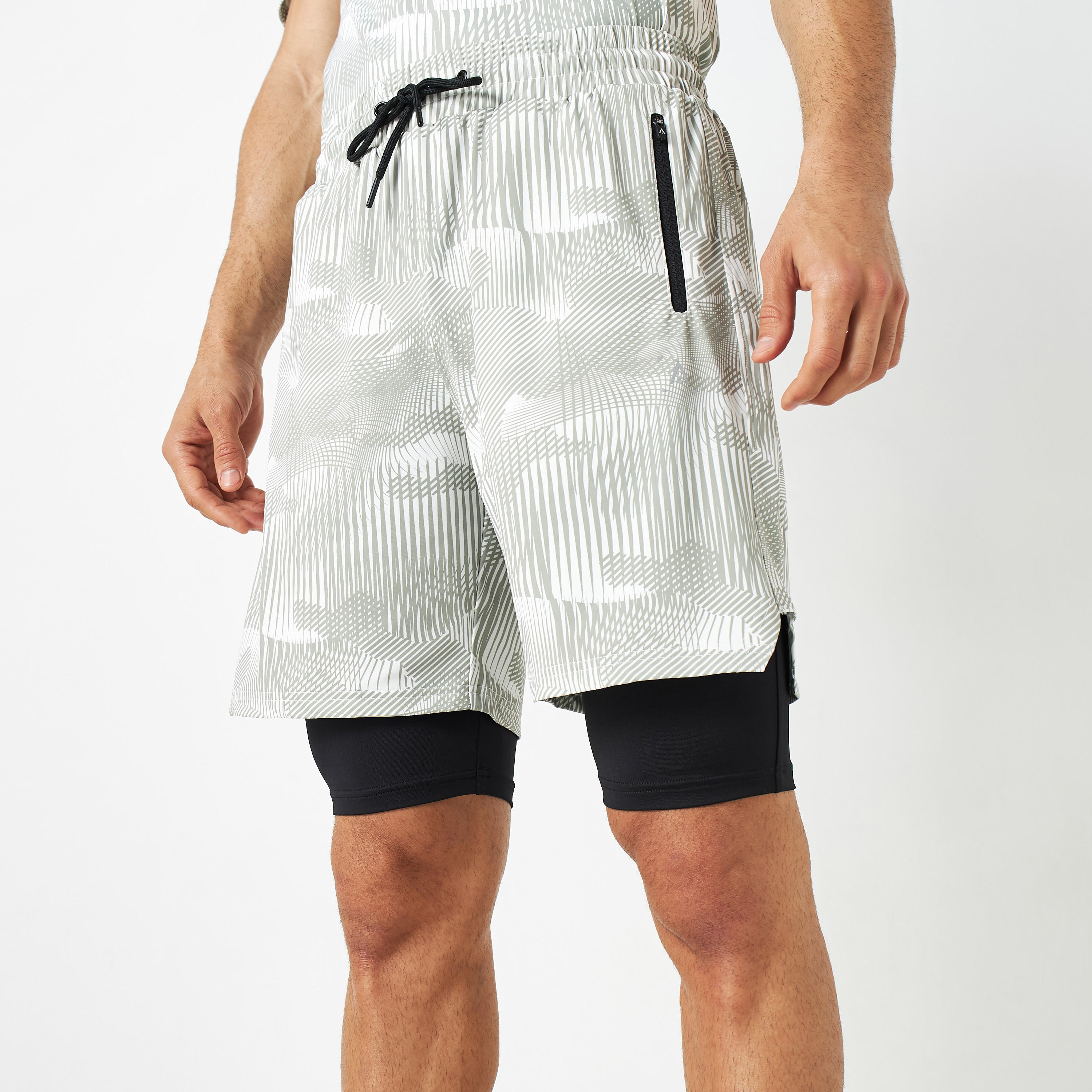شورت برباط إغلاق وجيوب بسحاب بطبعات-men-clothing-bottoms-shorts-image-1