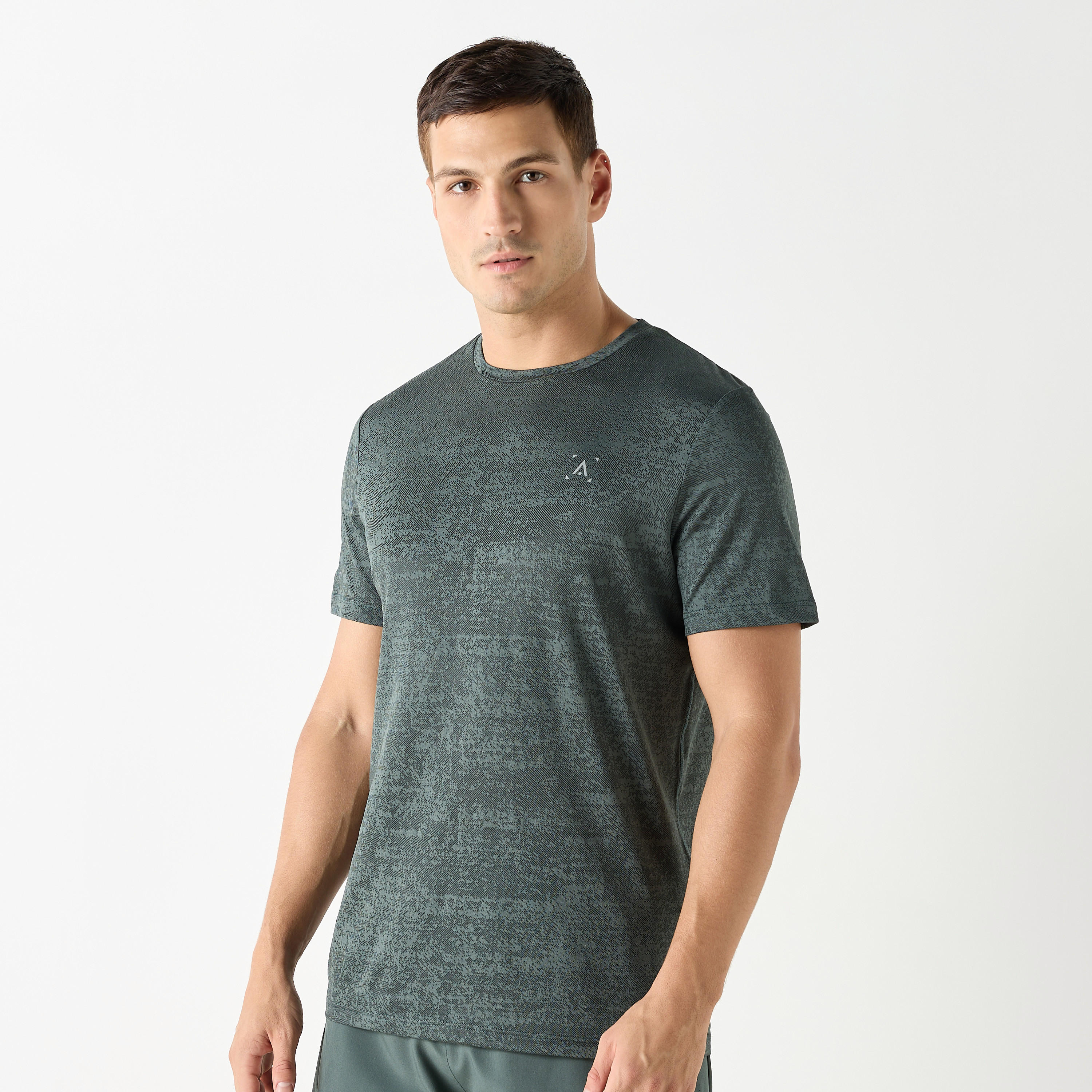 تيشيرت بارز الملمس بياقة ضيقة وأكمام قصيرة-men-clothing-tshirtsandpolos-tshirts-image-1