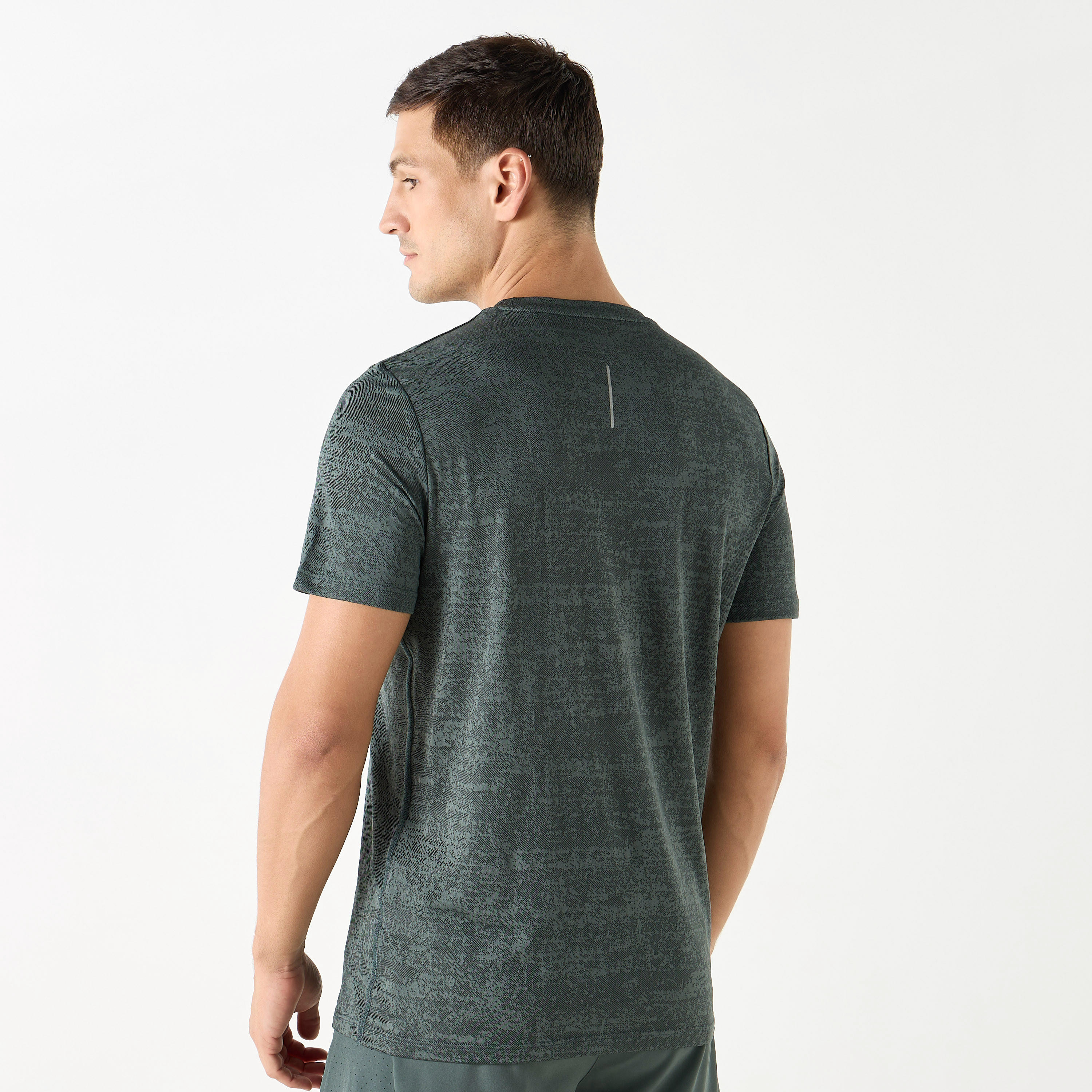 تيشيرت بارز الملمس بياقة ضيقة وأكمام قصيرة-men-clothing-tshirtsandpolos-tshirts-image-3