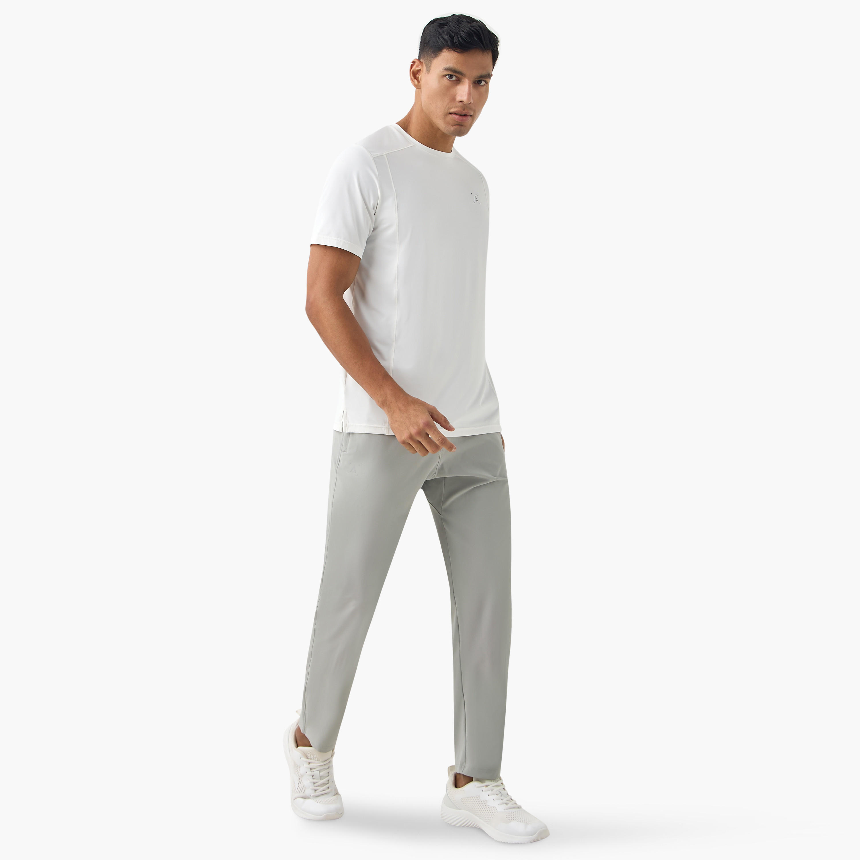 بنطلون رياضي بخصر مطاطي وجيوب-men-clothing-sportswearandactivewear-bottoms-joggers-image-2