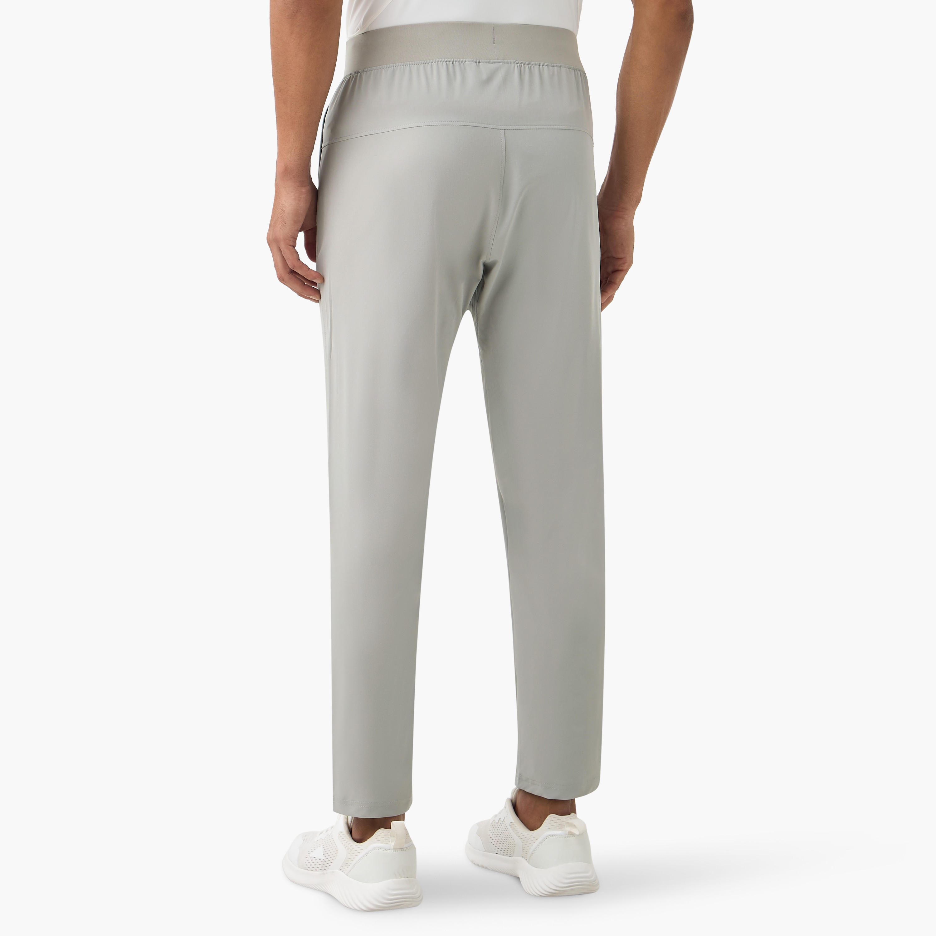 بنطلون رياضي بخصر مطاطي وجيوب-men-clothing-sportswearandactivewear-bottoms-joggers-image-3