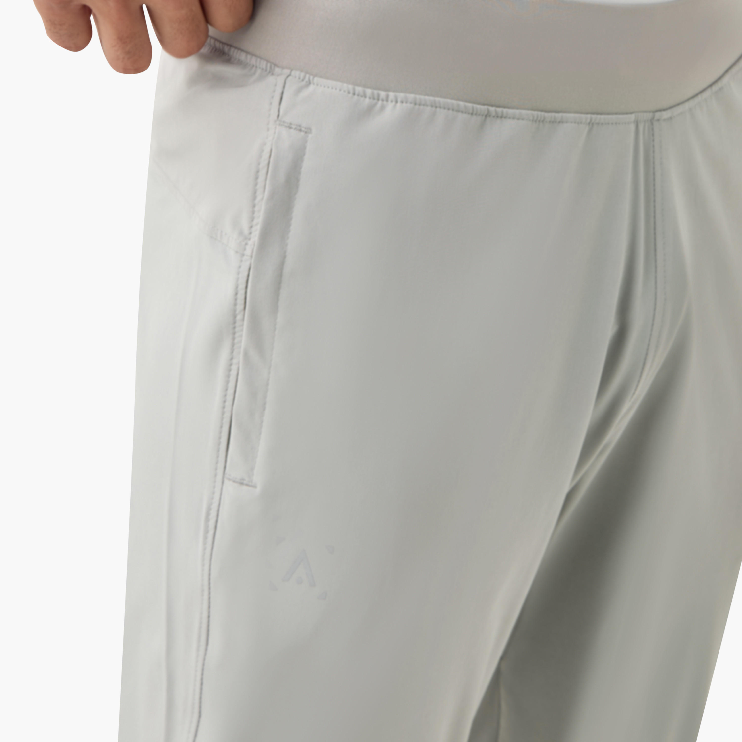 بنطلون رياضي بخصر مطاطي وجيوب-men-clothing-sportswearandactivewear-bottoms-joggers-image-4