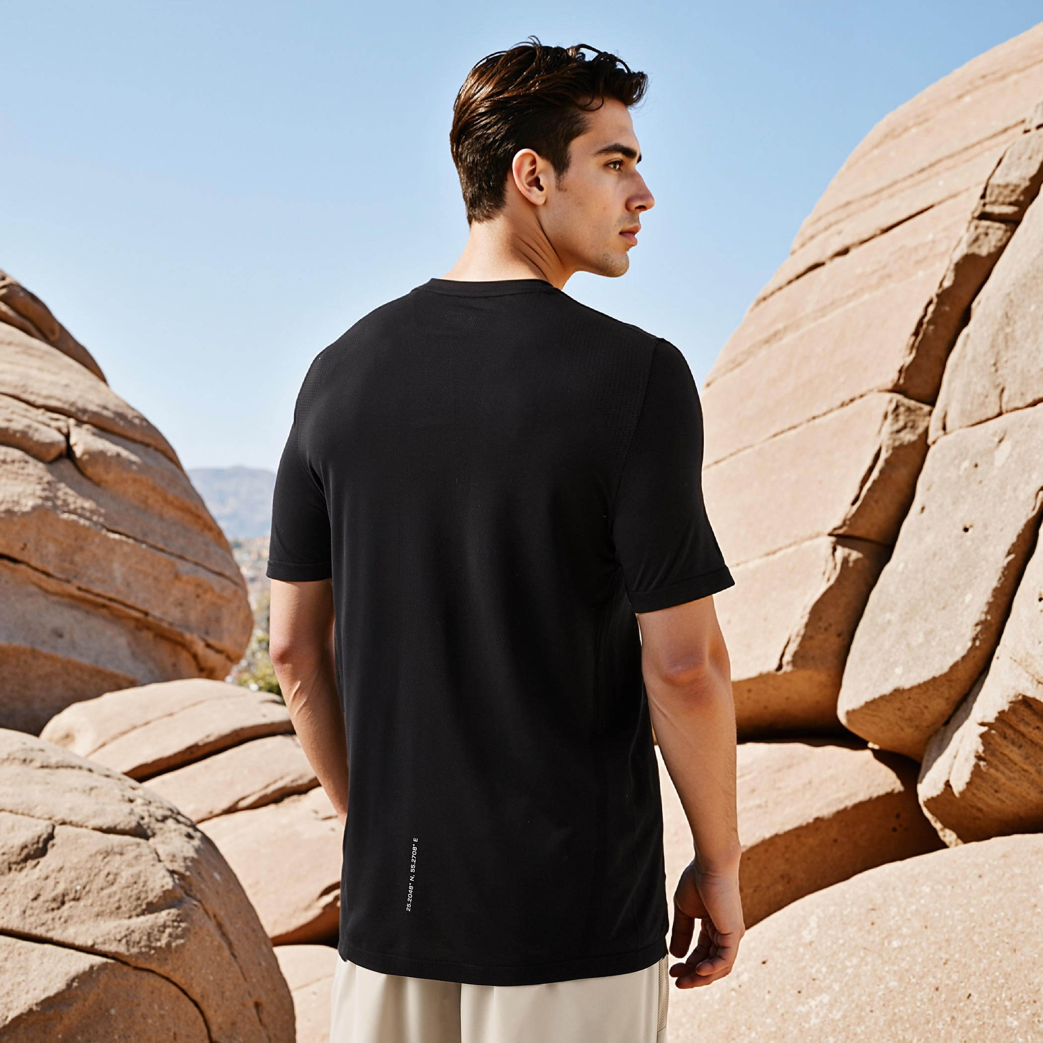 Regular Fit Seamless T-shirt-men-clothing-sportswearandactivewear-tshirtsandpolos-image-3