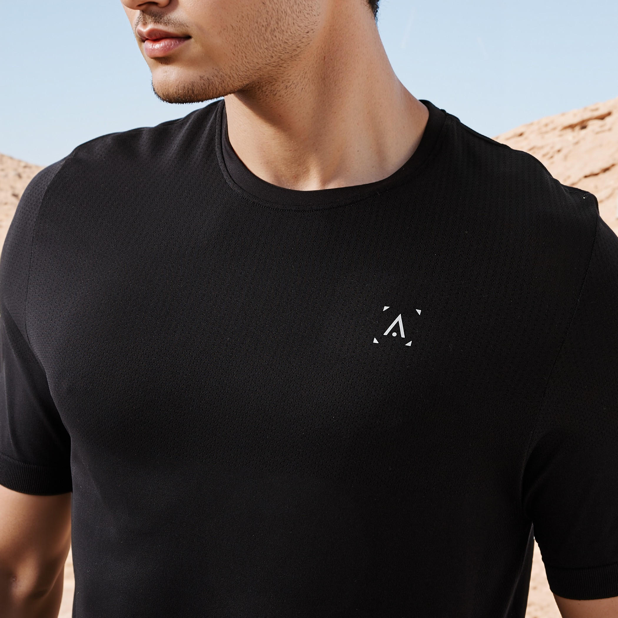 Regular Fit Seamless T-shirt-men-clothing-sportswearandactivewear-tshirtsandpolos-image-4